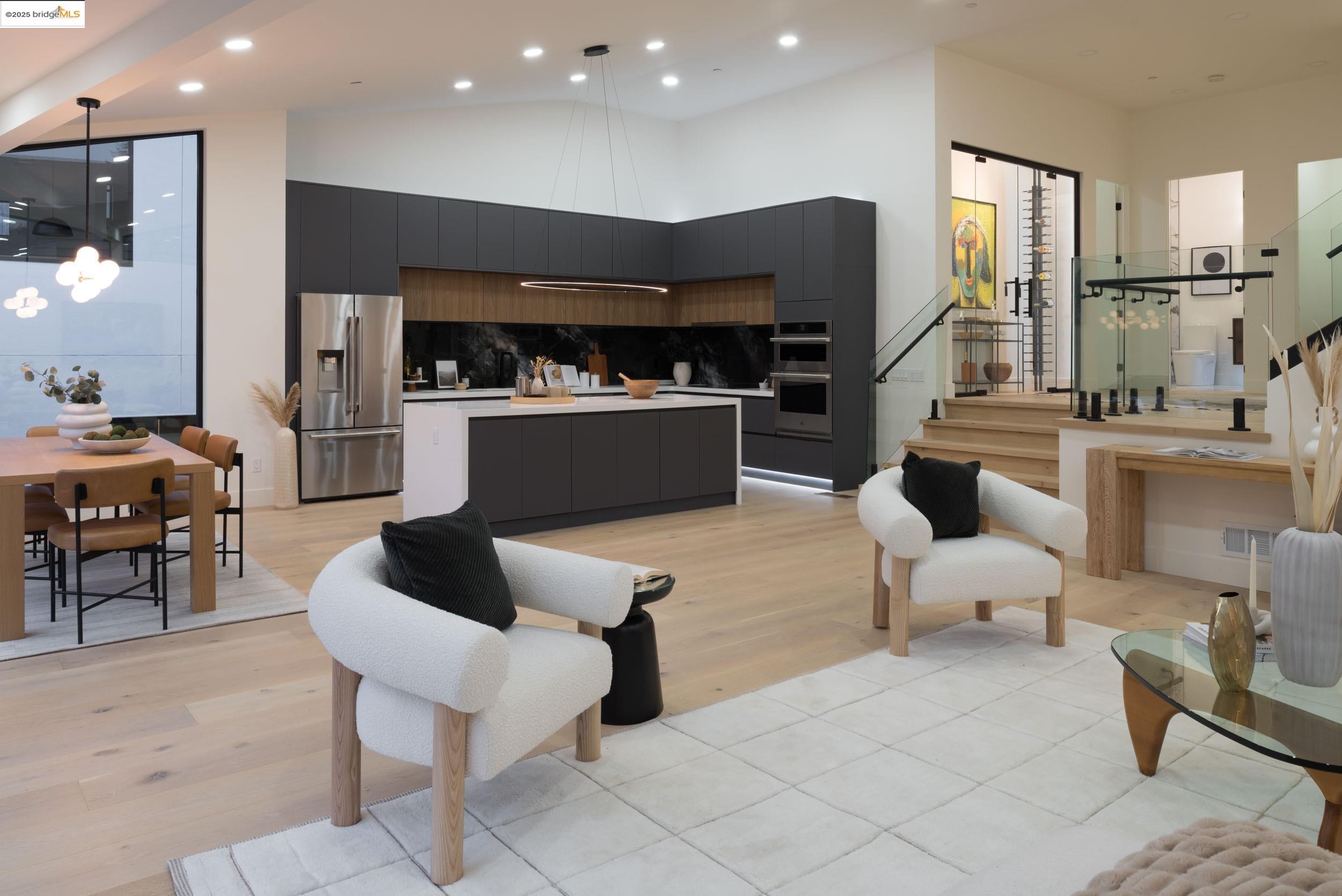 Detail Gallery Image 9 of 51 For 7270 Woodrow Dr, Oakland,  CA 94611 - 4 Beds | 3/1 Baths