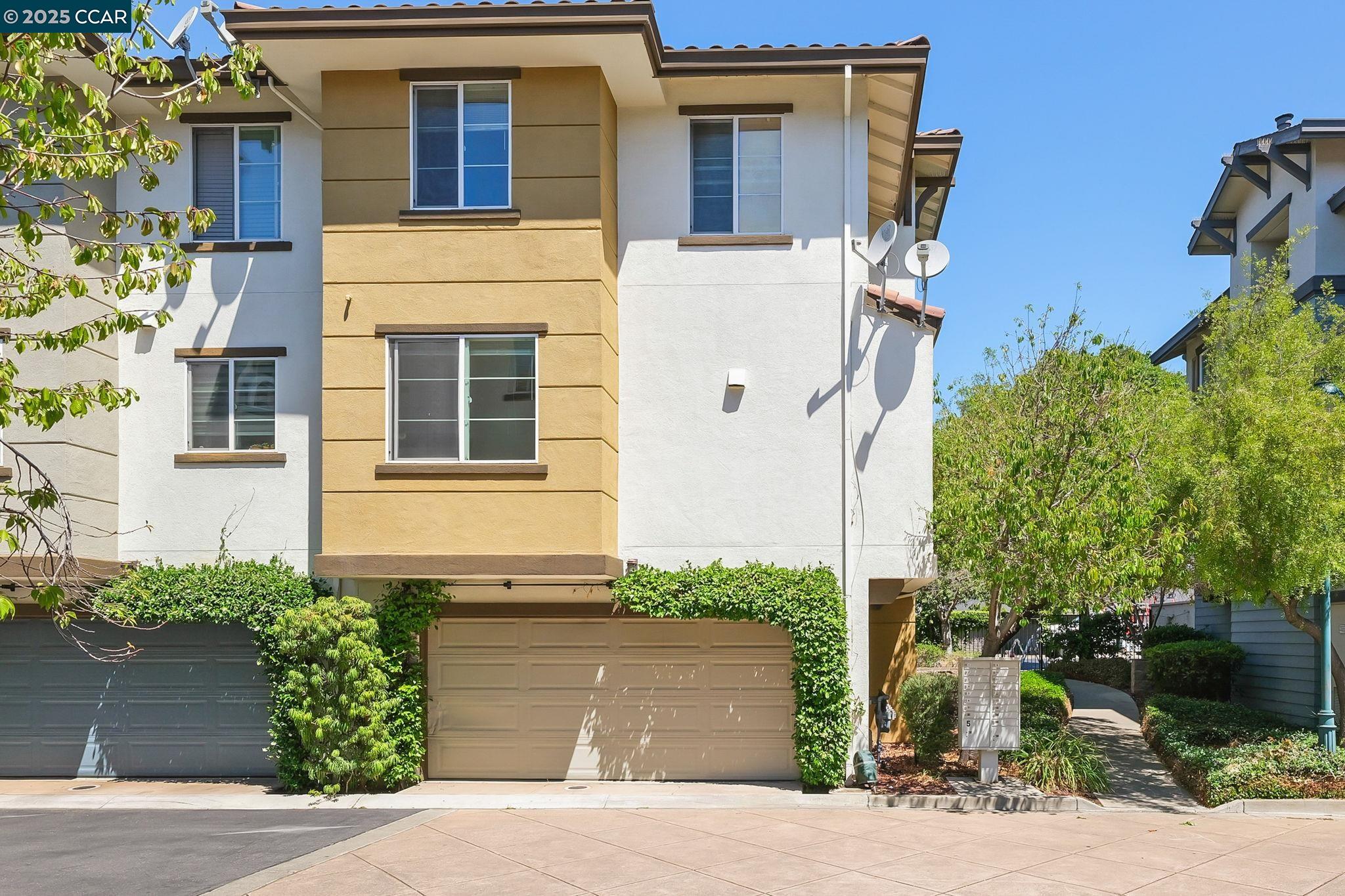 Detail Gallery Image 1 of 25 For 2828 Willow Pass Rd, Concord,  CA 94519-2665 - 3 Beds | 2/1 Baths