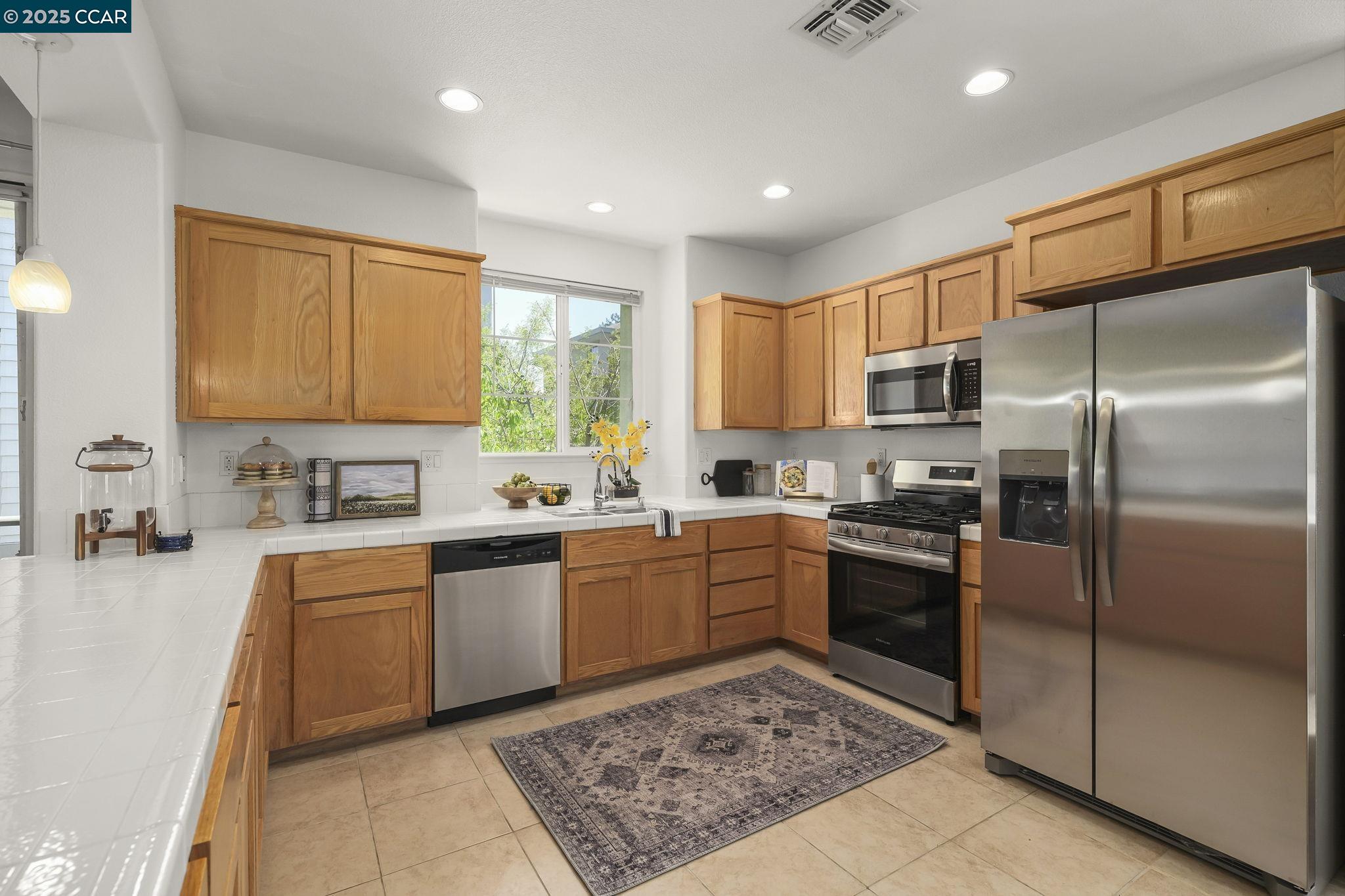 Detail Gallery Image 8 of 25 For 2828 Willow Pass Rd, Concord,  CA 94519-2665 - 3 Beds | 2/1 Baths