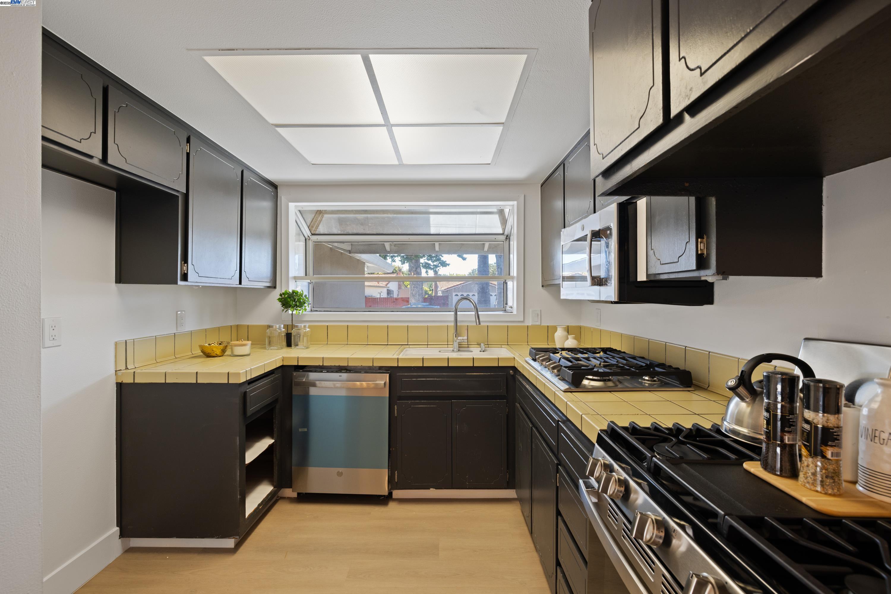 Detail Gallery Image 11 of 34 For 2505 Begonia St, Union City,  CA 94587 - 3 Beds | 2 Baths