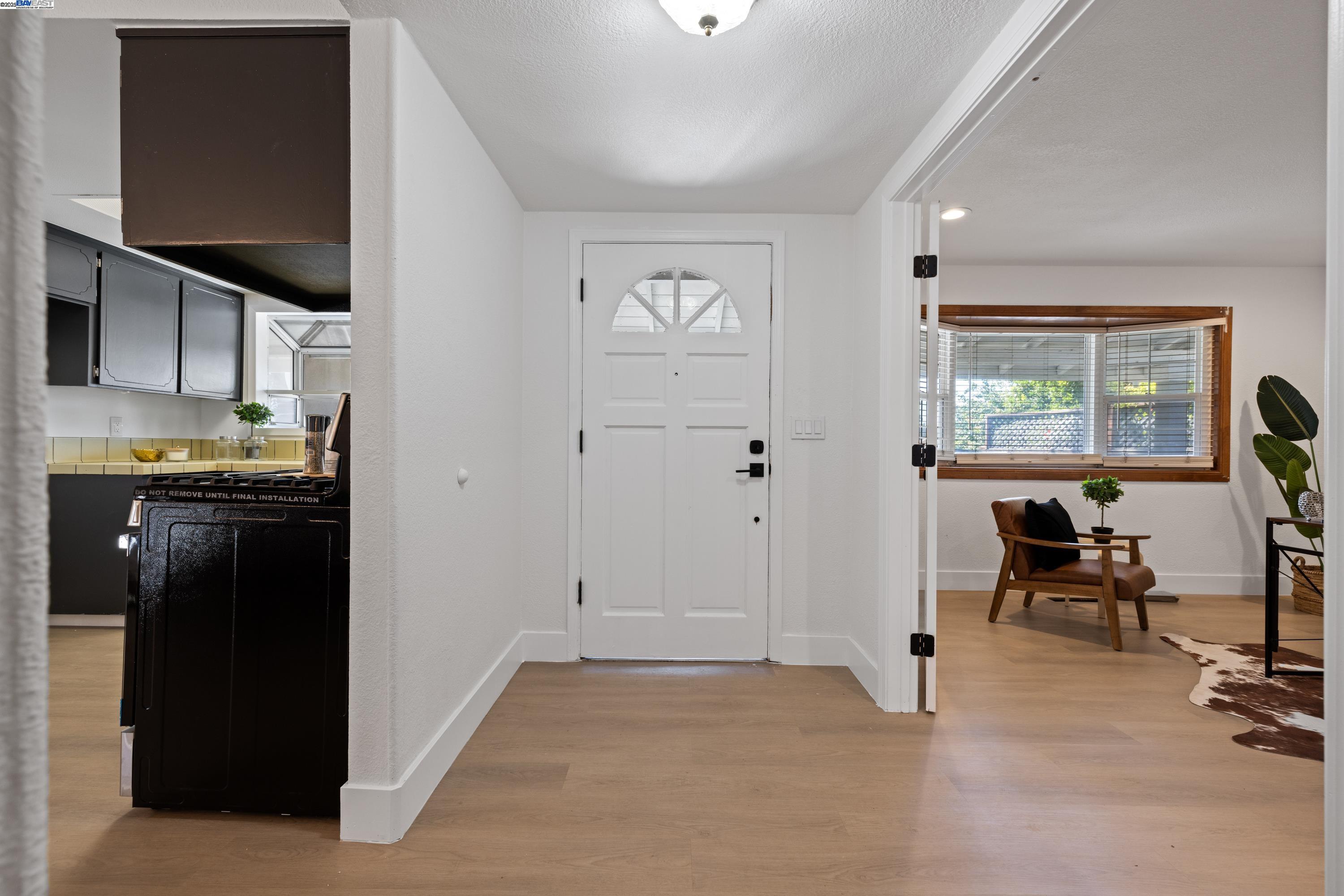Detail Gallery Image 3 of 34 For 2505 Begonia St, Union City,  CA 94587 - 3 Beds | 2 Baths