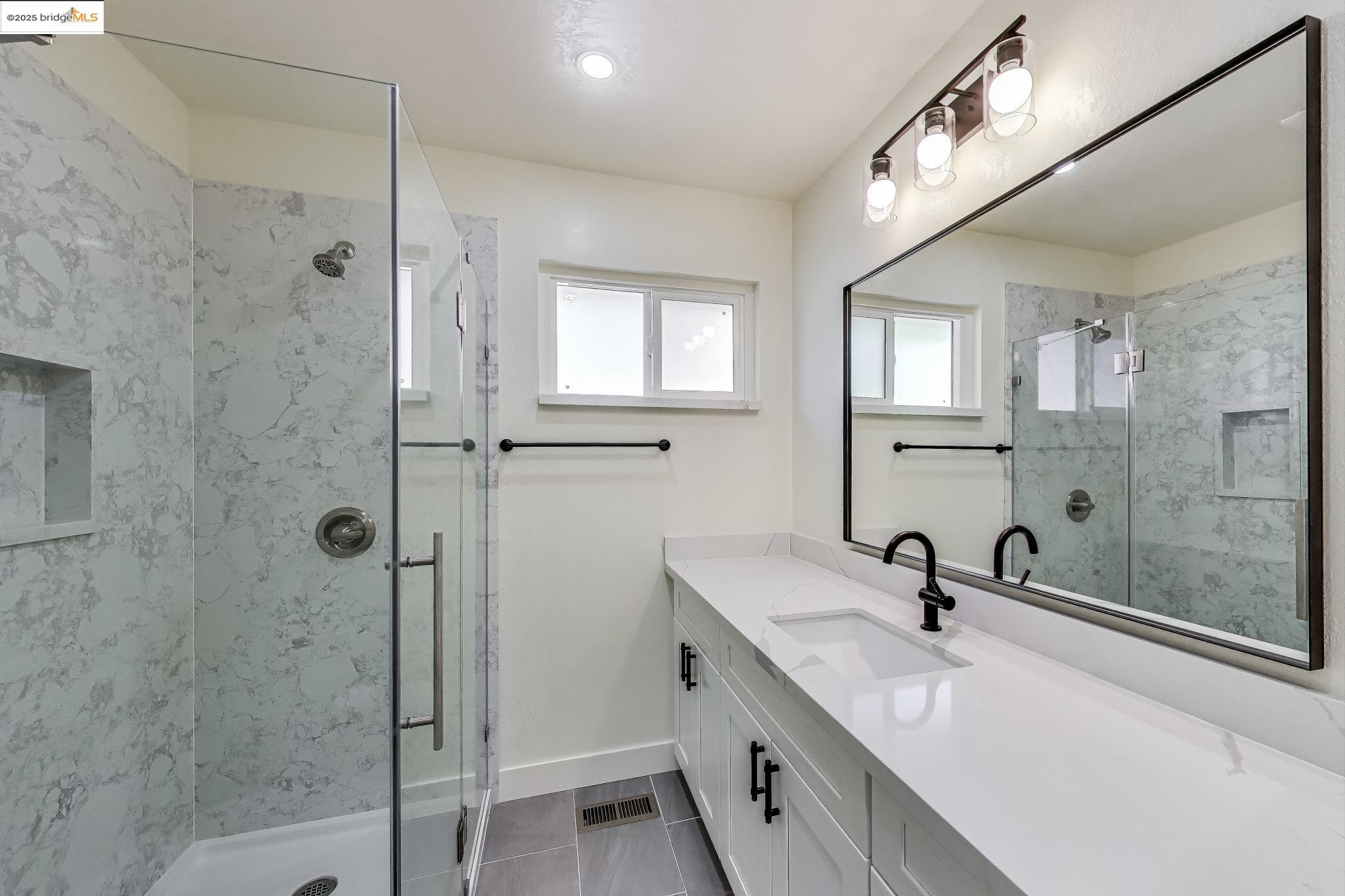 Detail Gallery Image 16 of 26 For 4034 Rhoda Ave, Oakland,  CA 94602 - 4 Beds | 3 Baths