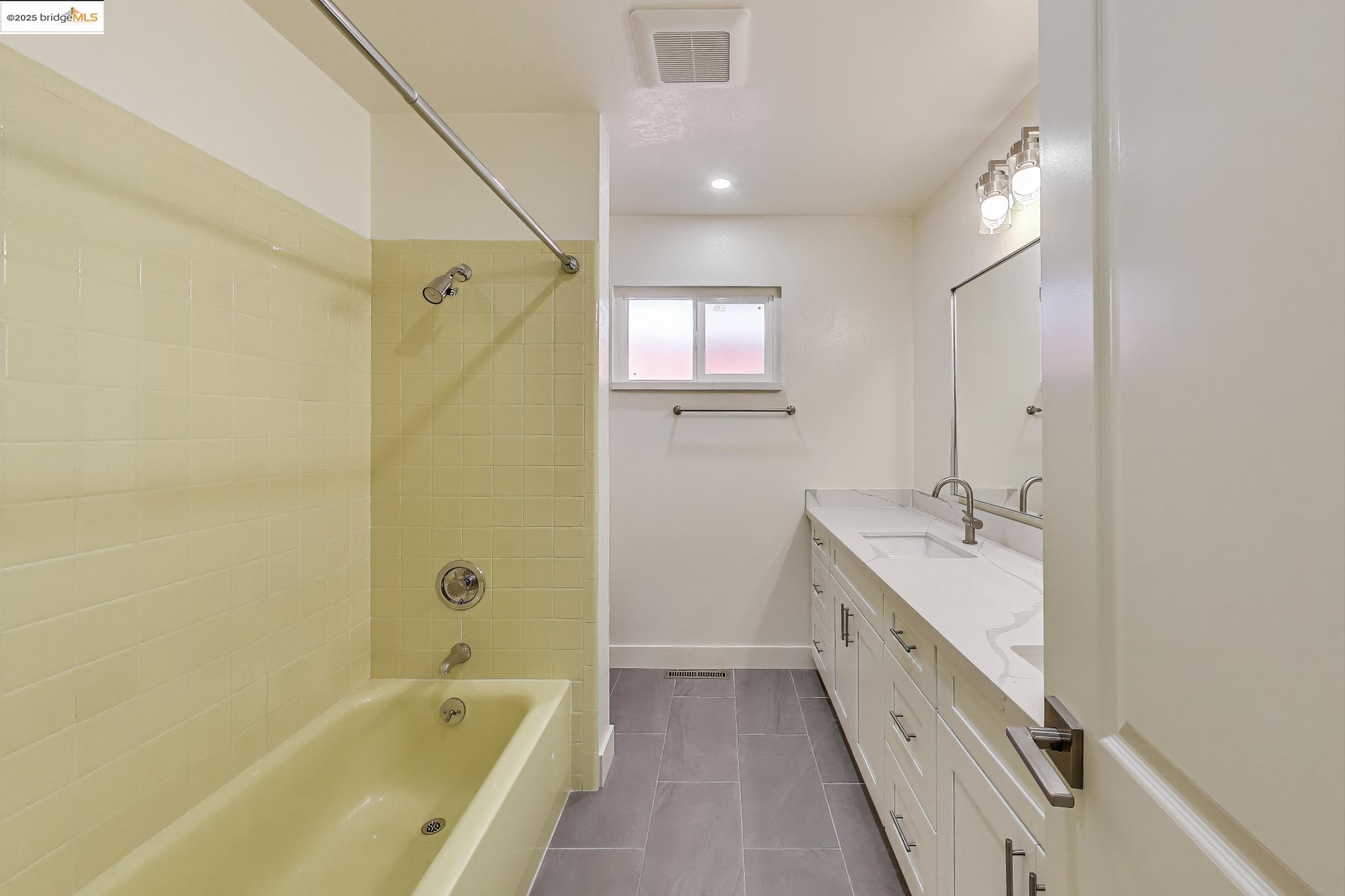 Detail Gallery Image 20 of 26 For 4034 Rhoda Ave, Oakland,  CA 94602 - 4 Beds | 3 Baths