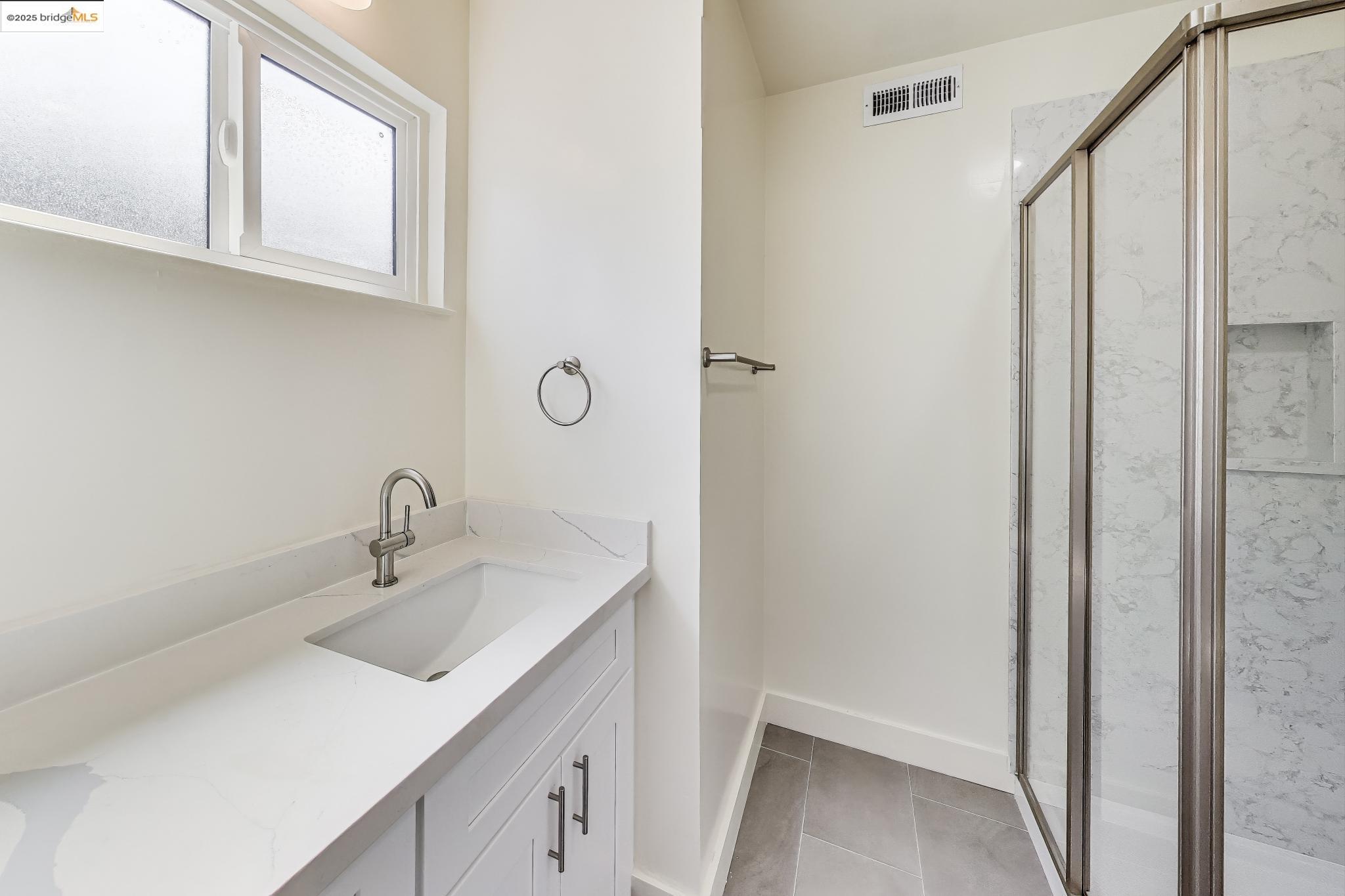 Detail Gallery Image 21 of 26 For 4034 Rhoda Ave, Oakland,  CA 94602 - 4 Beds | 3 Baths