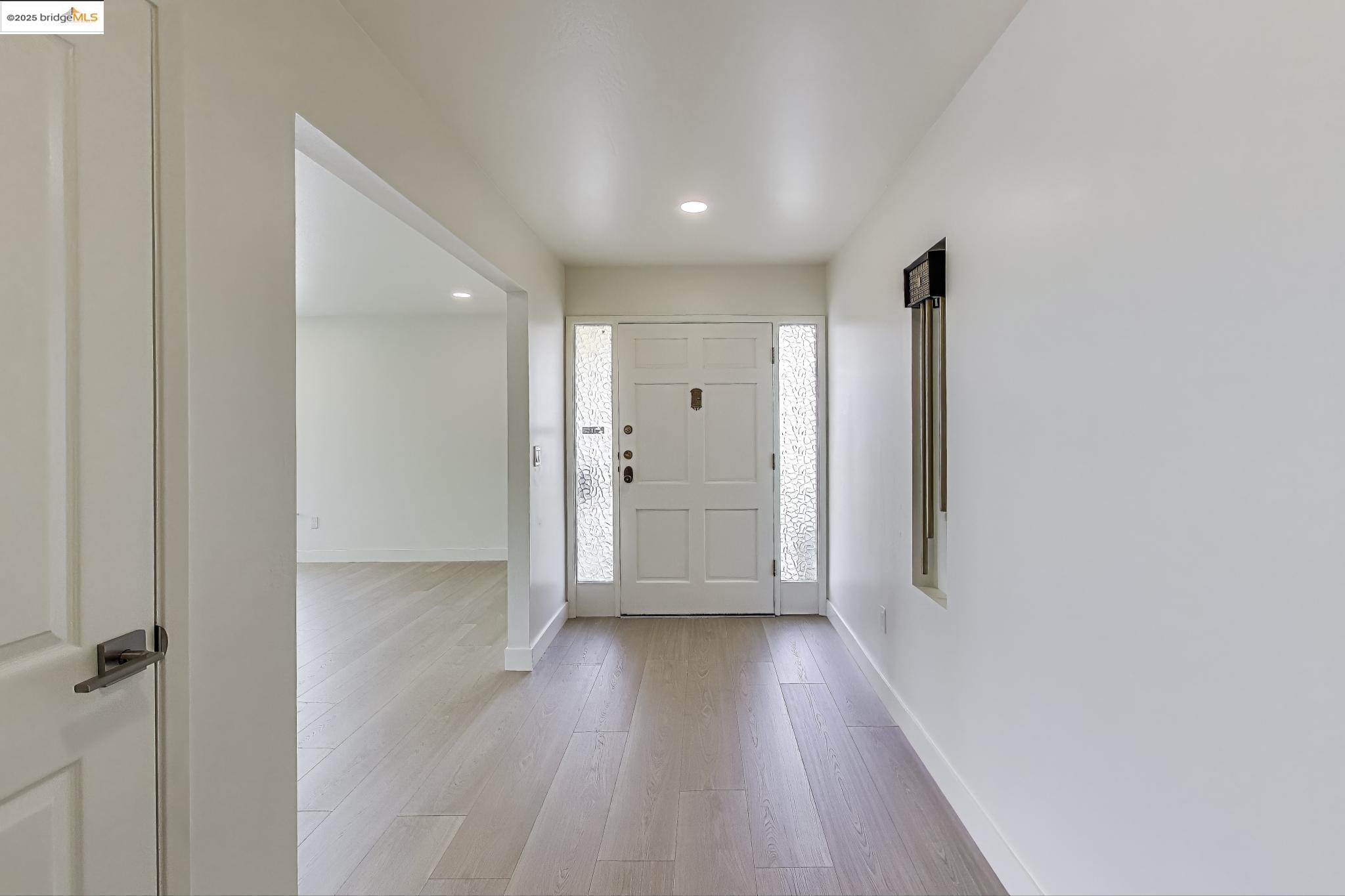 Detail Gallery Image 4 of 26 For 4034 Rhoda Ave, Oakland,  CA 94602 - 4 Beds | 3 Baths