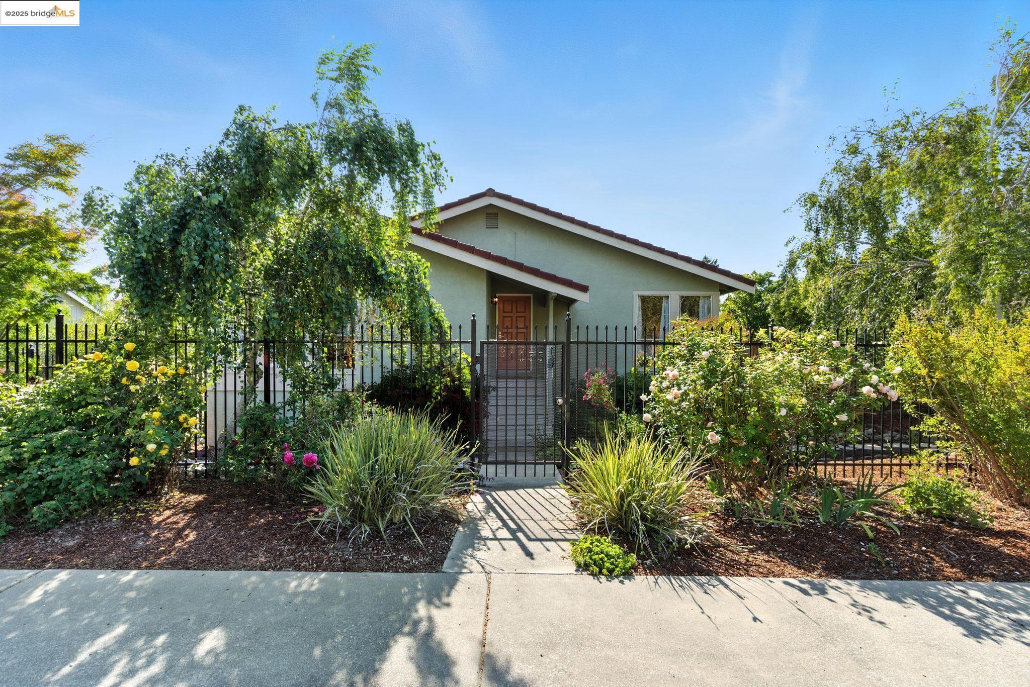 Detail Gallery Image 2 of 33 For 1155 Kelvin Rd, El Sobrante,  CA 94803 - 3 Beds | 2 Baths