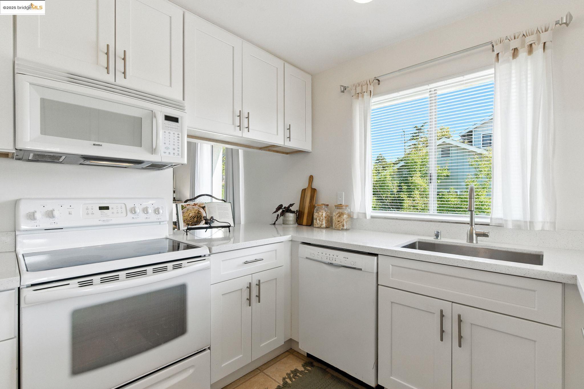 Detail Gallery Image 11 of 33 For 1155 Kelvin Rd, El Sobrante,  CA 94803 - 3 Beds | 2 Baths