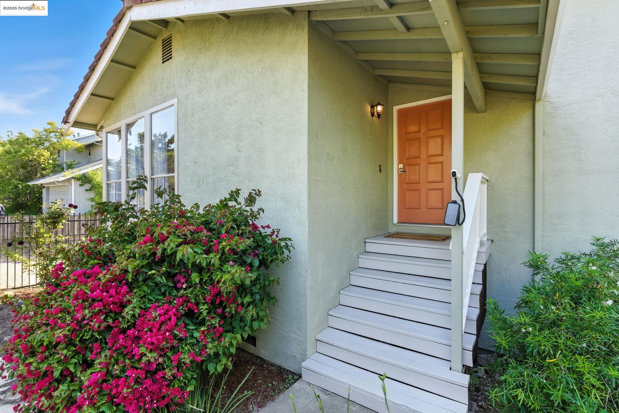 Detail Gallery Image 4 of 33 For 1155 Kelvin Rd, El Sobrante,  CA 94803 - 3 Beds | 2 Baths