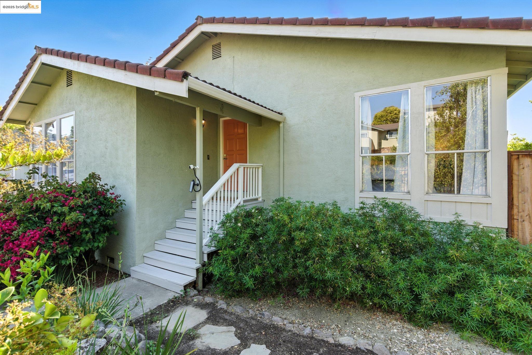 Detail Gallery Image 6 of 33 For 1155 Kelvin Rd, El Sobrante,  CA 94803 - 3 Beds | 2 Baths