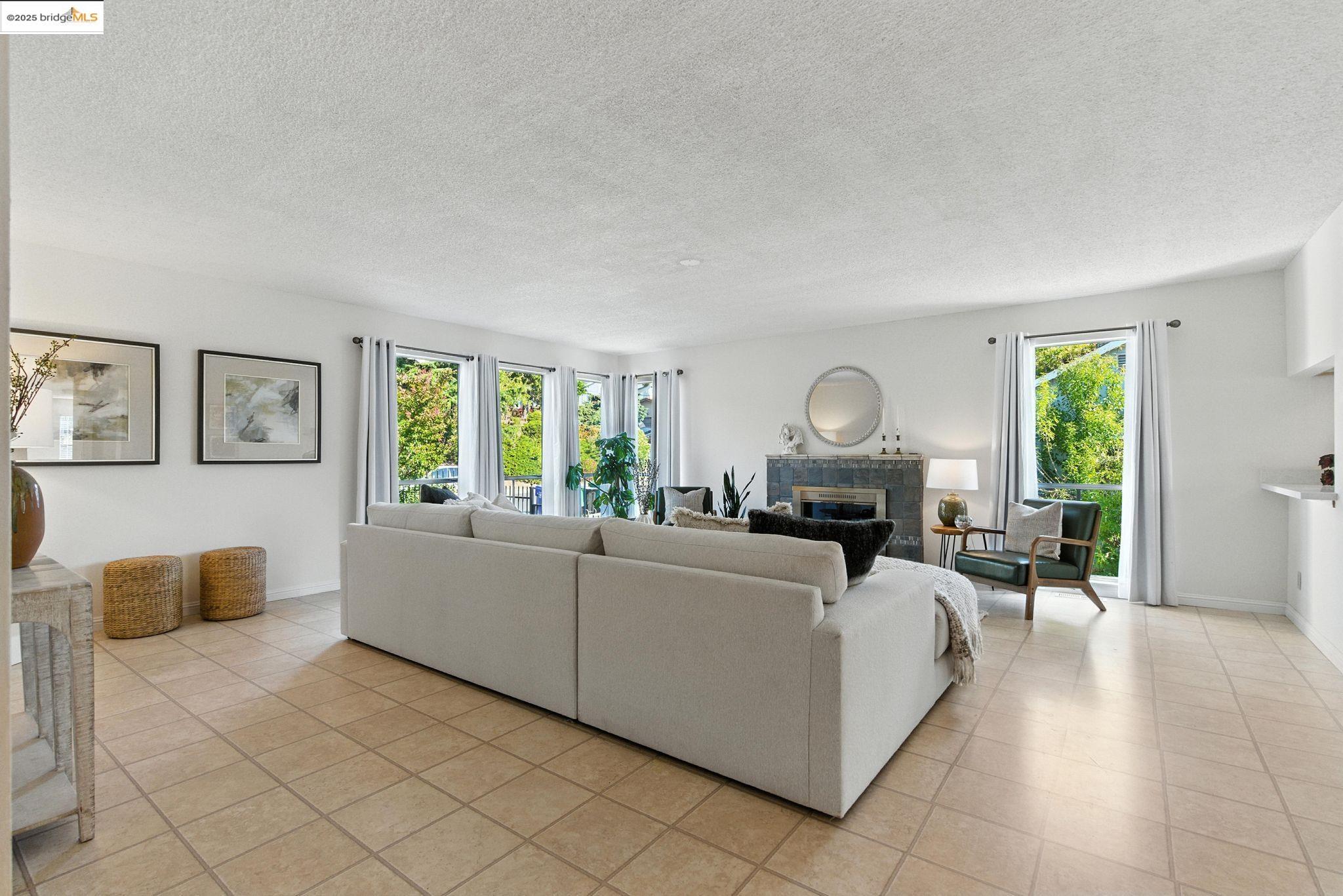 Detail Gallery Image 7 of 33 For 1155 Kelvin Rd, El Sobrante,  CA 94803 - 3 Beds | 2 Baths