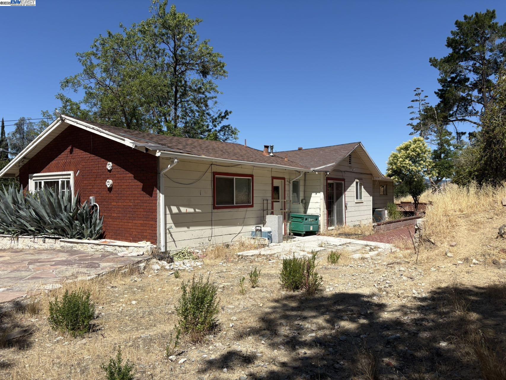 Detail Gallery Image 1 of 8 For 82 El Camino Corto, Walnut Creek,  CA 94596 - 3 Beds | 1/1 Baths