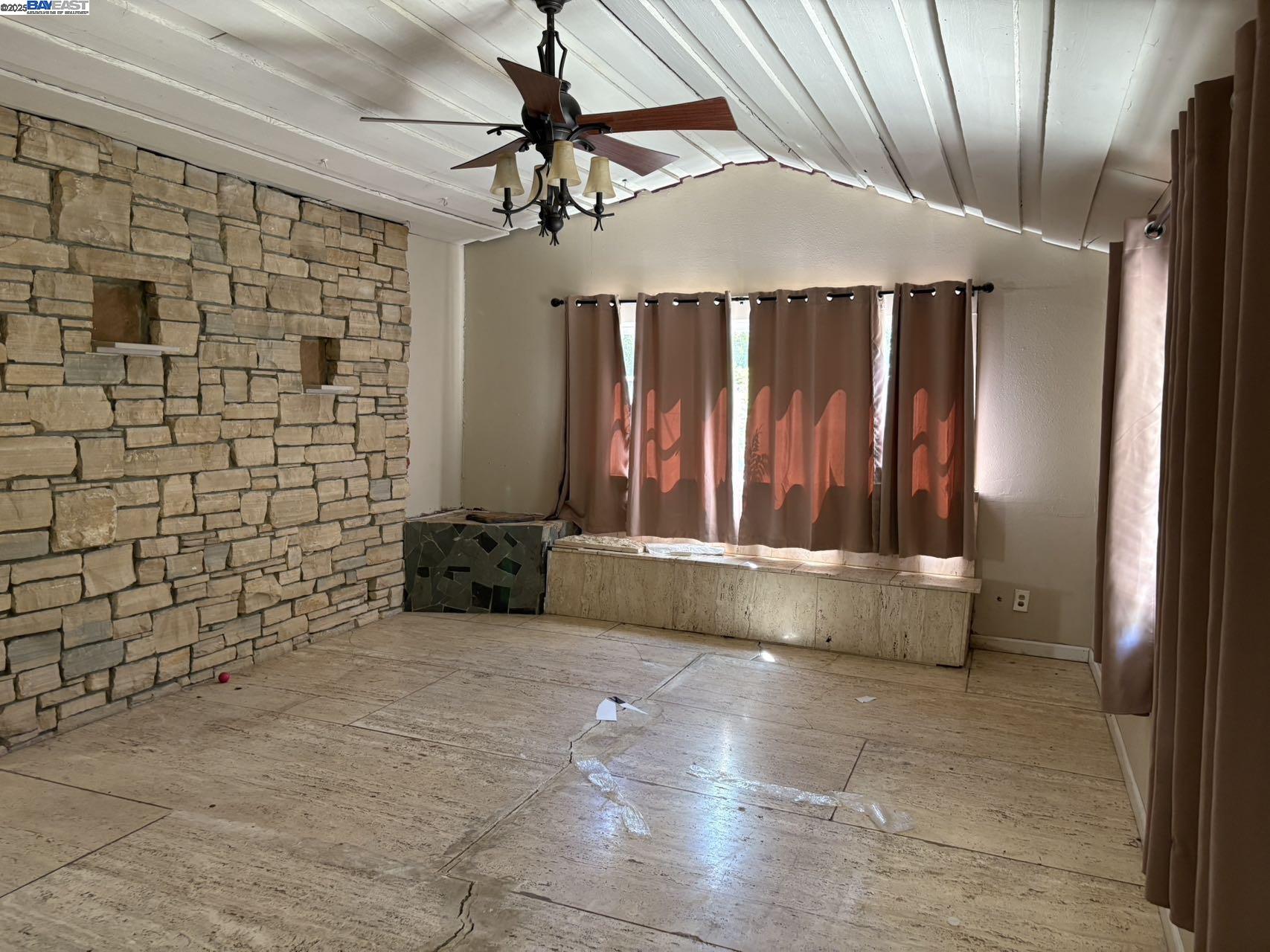 Detail Gallery Image 6 of 8 For 82 El Camino Corto, Walnut Creek,  CA 94596 - 3 Beds | 1/1 Baths