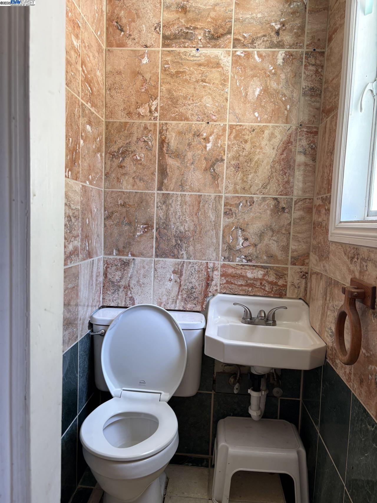 Detail Gallery Image 7 of 8 For 82 El Camino Corto, Walnut Creek,  CA 94596 - 3 Beds | 1/1 Baths