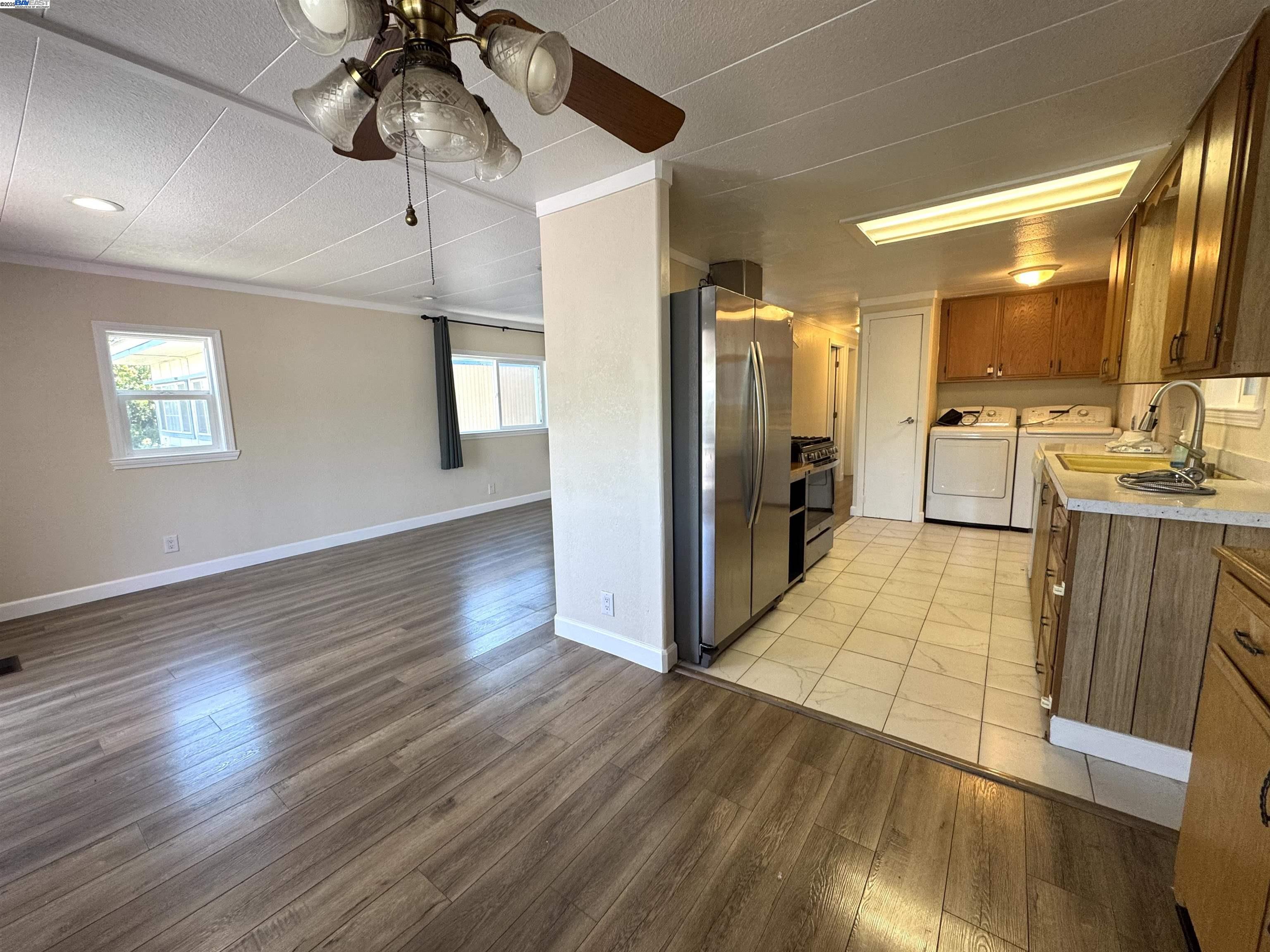 Detail Gallery Image 4 of 9 For 900 Golden Wheel Park Dr #130,  San Jose,  CA 95112 - 2 Beds | 2 Baths