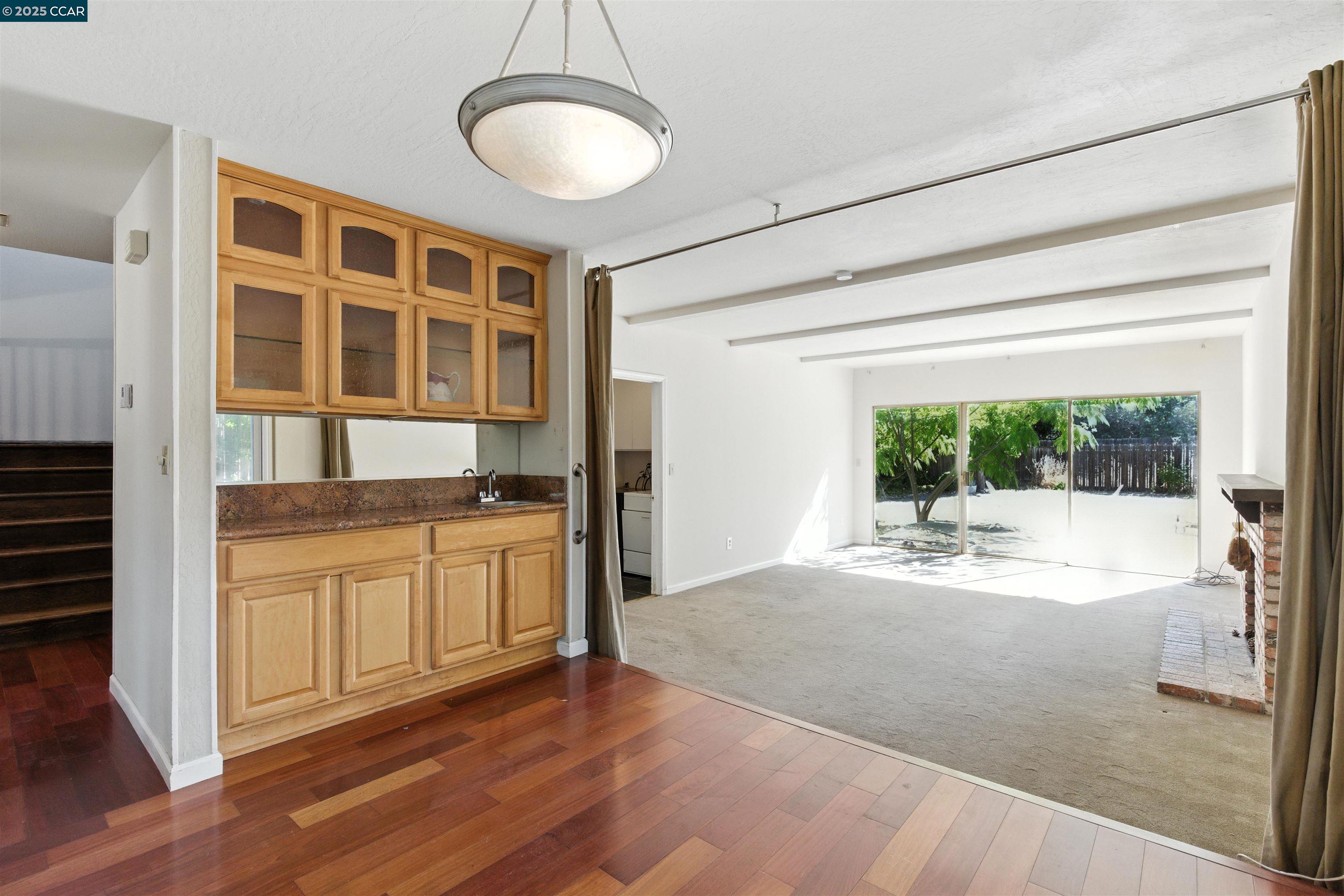 Detail Gallery Image 2 of 30 For 944 Natchez Ct, Walnut Creek,  CA 94598 - 5 Beds | 2/1 Baths