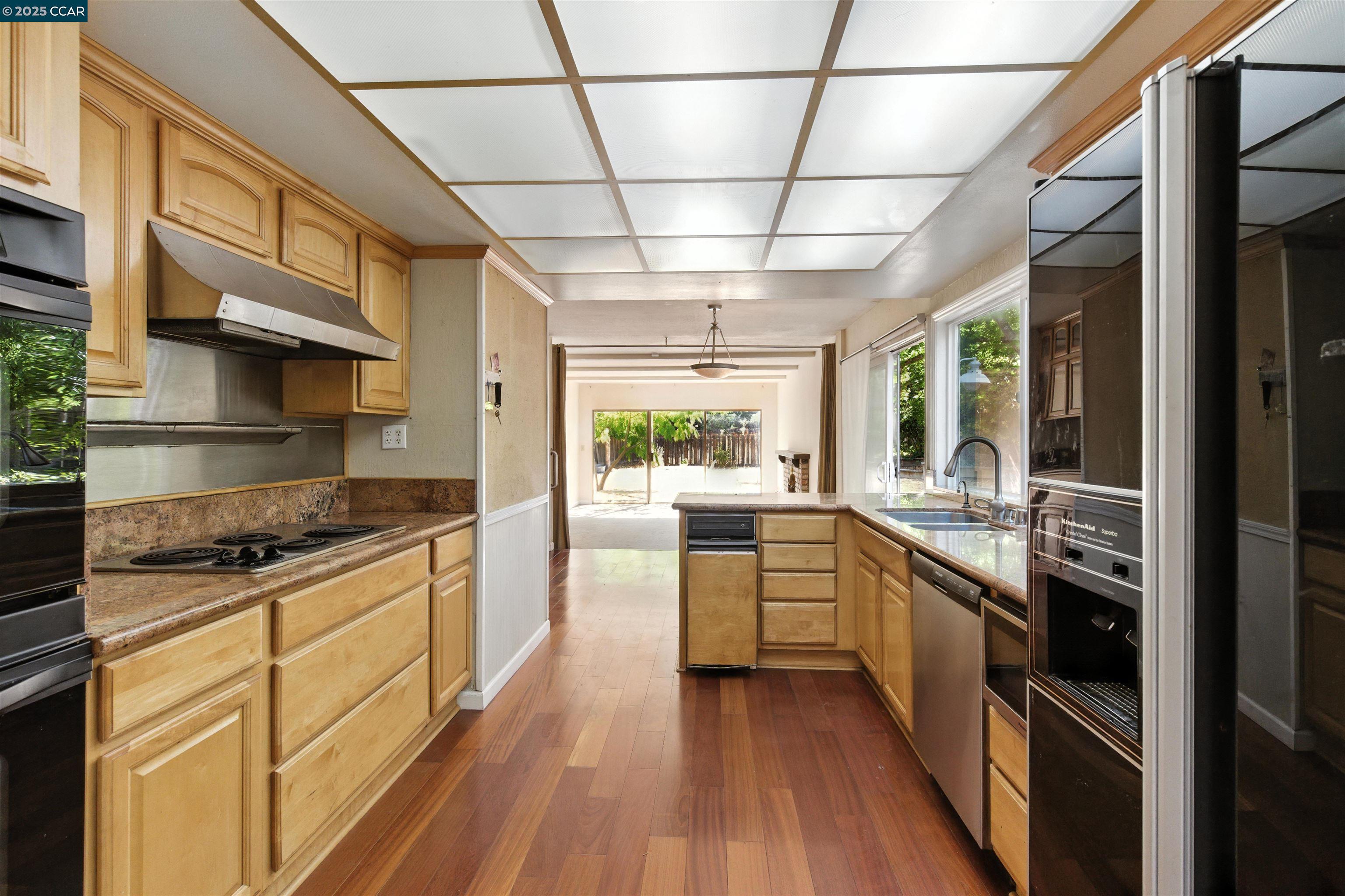 Detail Gallery Image 12 of 30 For 944 Natchez Ct, Walnut Creek,  CA 94598 - 5 Beds | 2/1 Baths