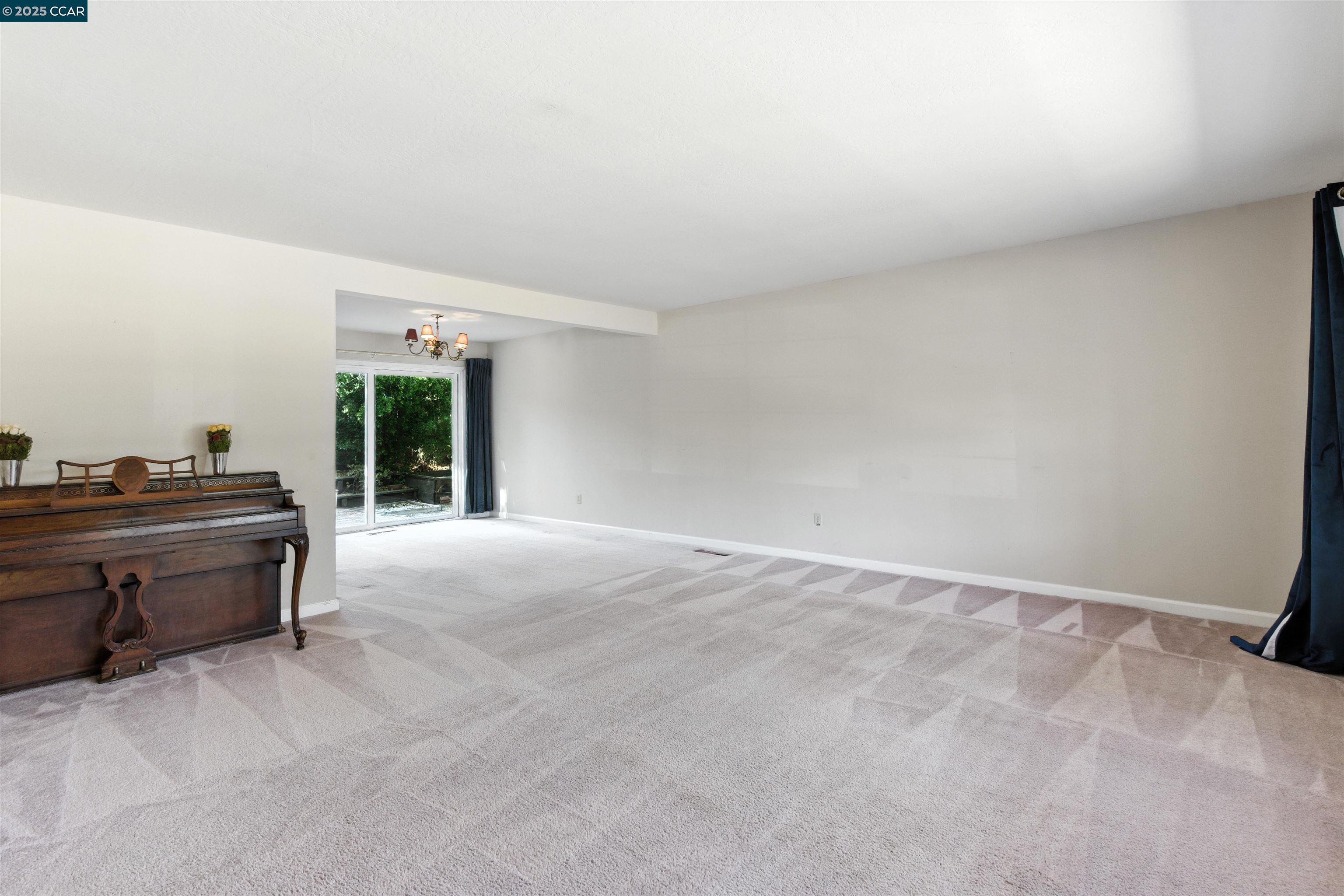 Detail Gallery Image 4 of 30 For 944 Natchez Ct, Walnut Creek,  CA 94598 - 5 Beds | 2/1 Baths