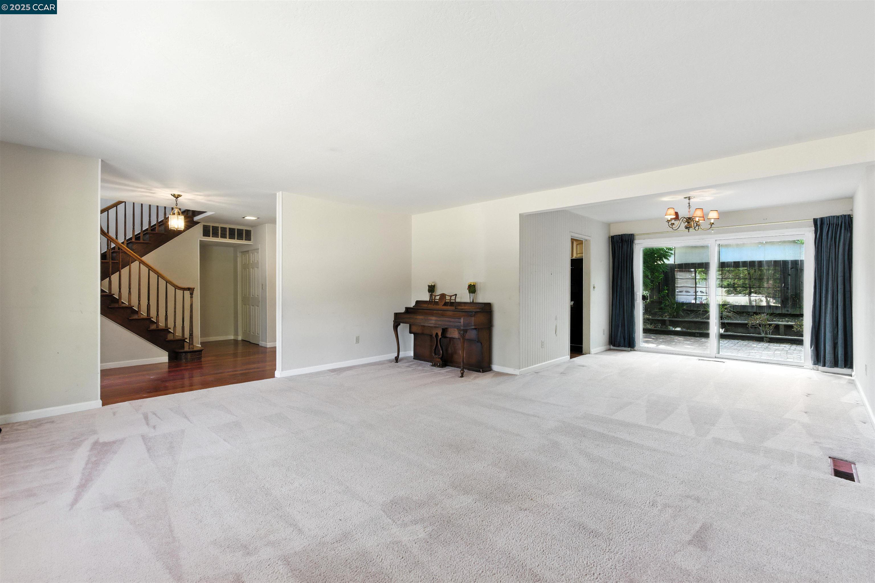 Detail Gallery Image 6 of 30 For 944 Natchez Ct, Walnut Creek,  CA 94598 - 5 Beds | 2/1 Baths