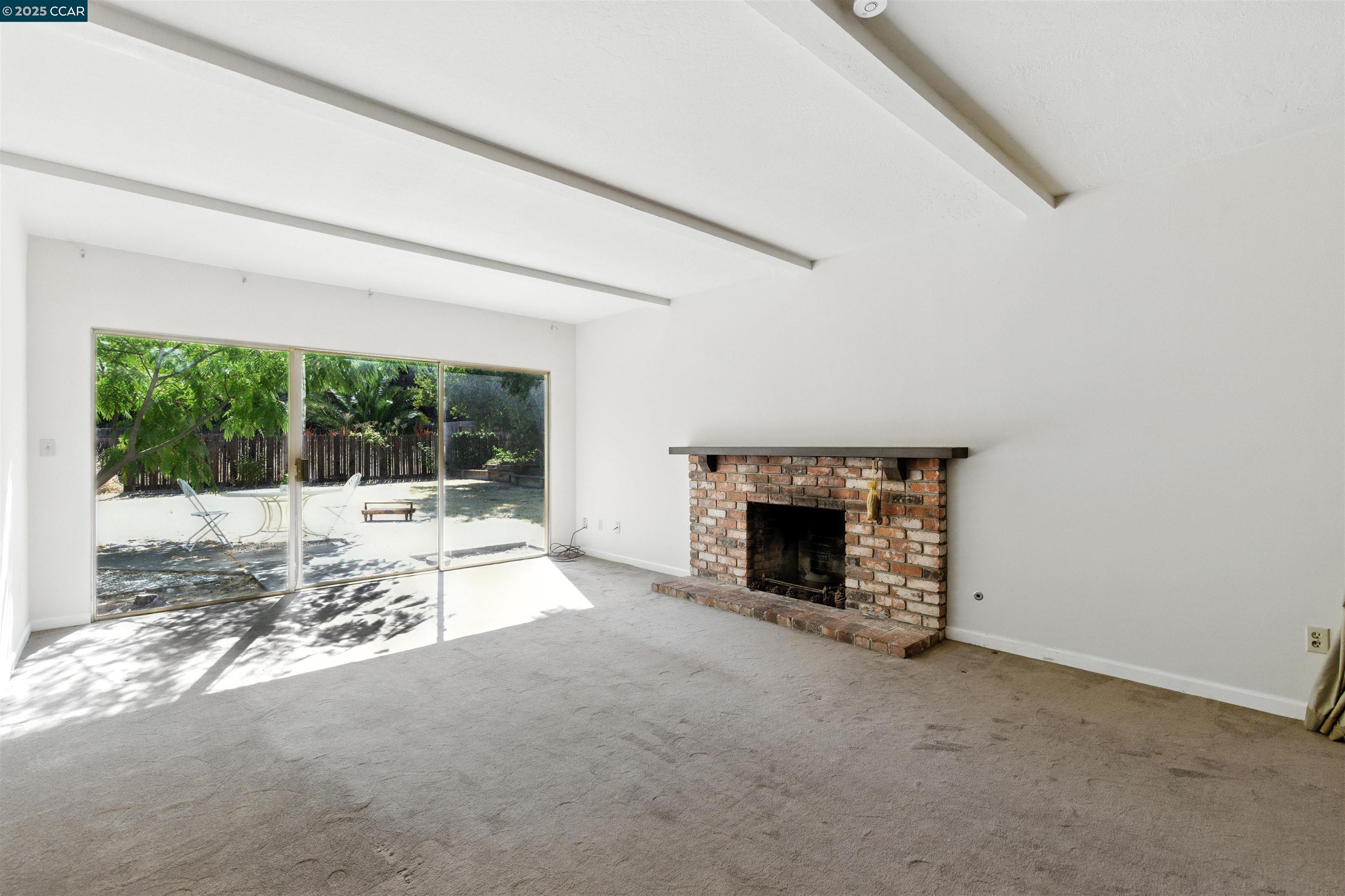 Detail Gallery Image 9 of 30 For 944 Natchez Ct, Walnut Creek,  CA 94598 - 5 Beds | 2/1 Baths