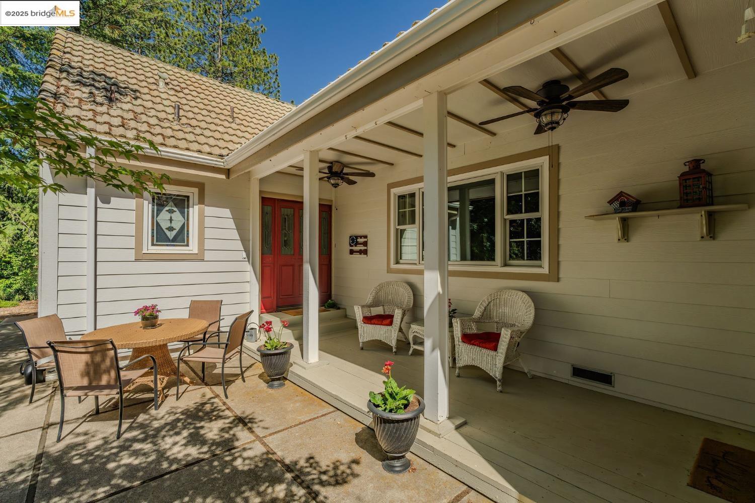Detail Gallery Image 5 of 60 For 4048 Independence Road 1, Mokelumne Hill,  CA 95245-9763 - 5 Beds | 4 Baths