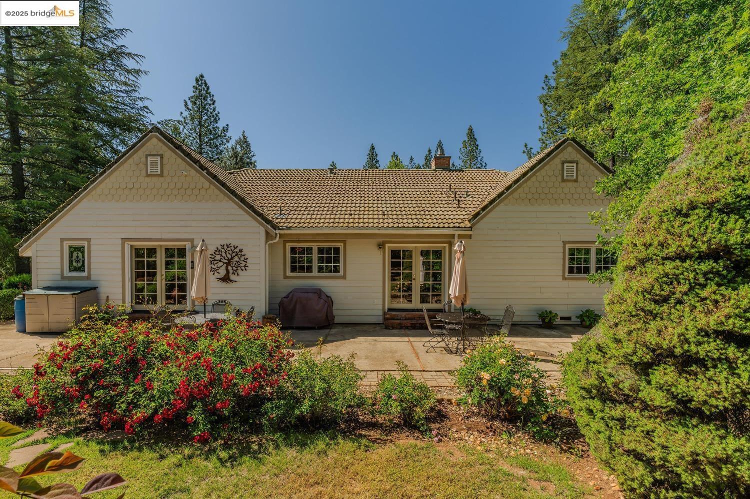 Detail Gallery Image 8 of 60 For 4048 Independence Road 1, Mokelumne Hill,  CA 95245-9763 - 5 Beds | 4 Baths