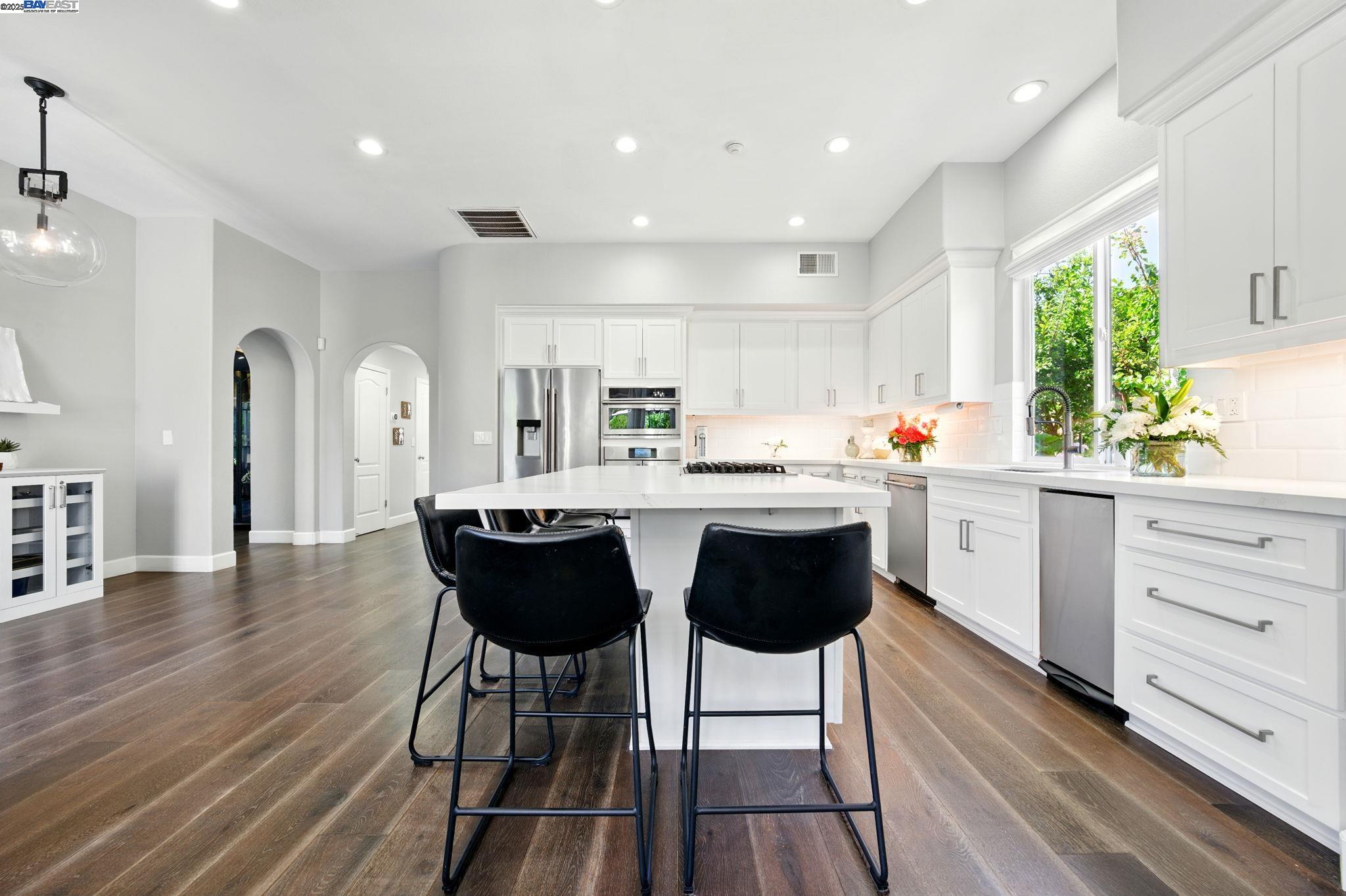 Detail Gallery Image 11 of 55 For 9569 Velvetleaf Cir, San Ramon,  CA 94582 - 5 Beds | 4 Baths
