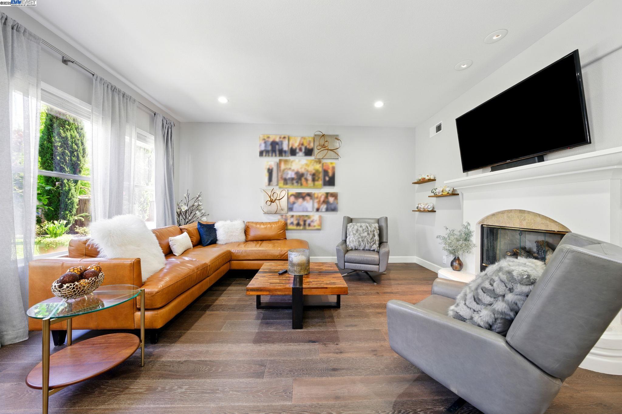 Detail Gallery Image 5 of 55 For 9569 Velvetleaf Cir, San Ramon,  CA 94582 - 5 Beds | 4 Baths