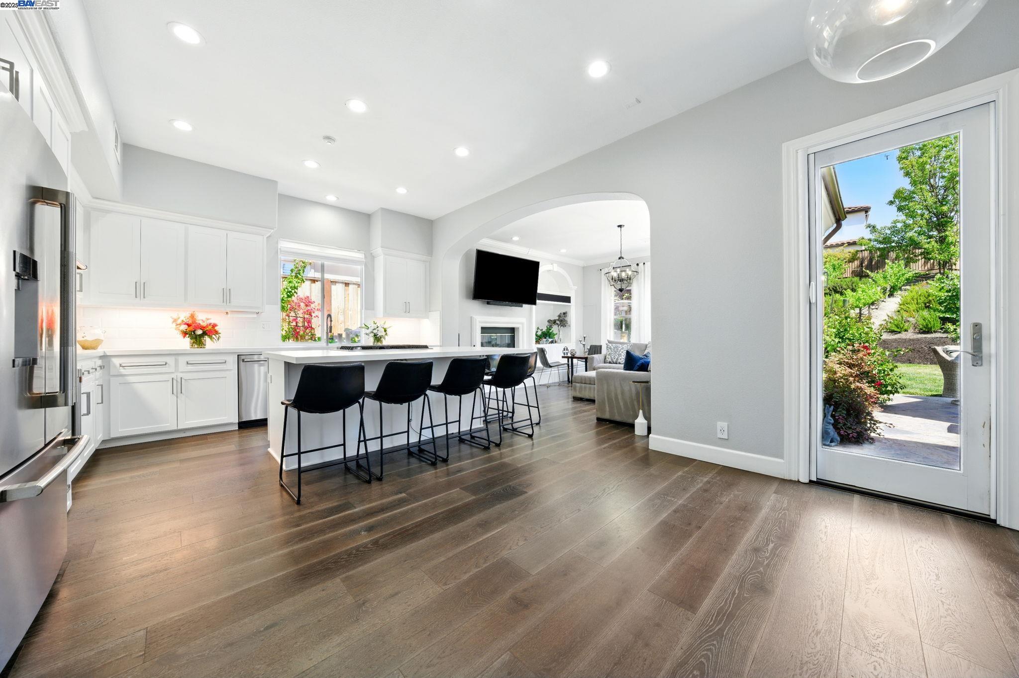 Detail Gallery Image 8 of 55 For 9569 Velvetleaf Cir, San Ramon,  CA 94582 - 5 Beds | 4 Baths