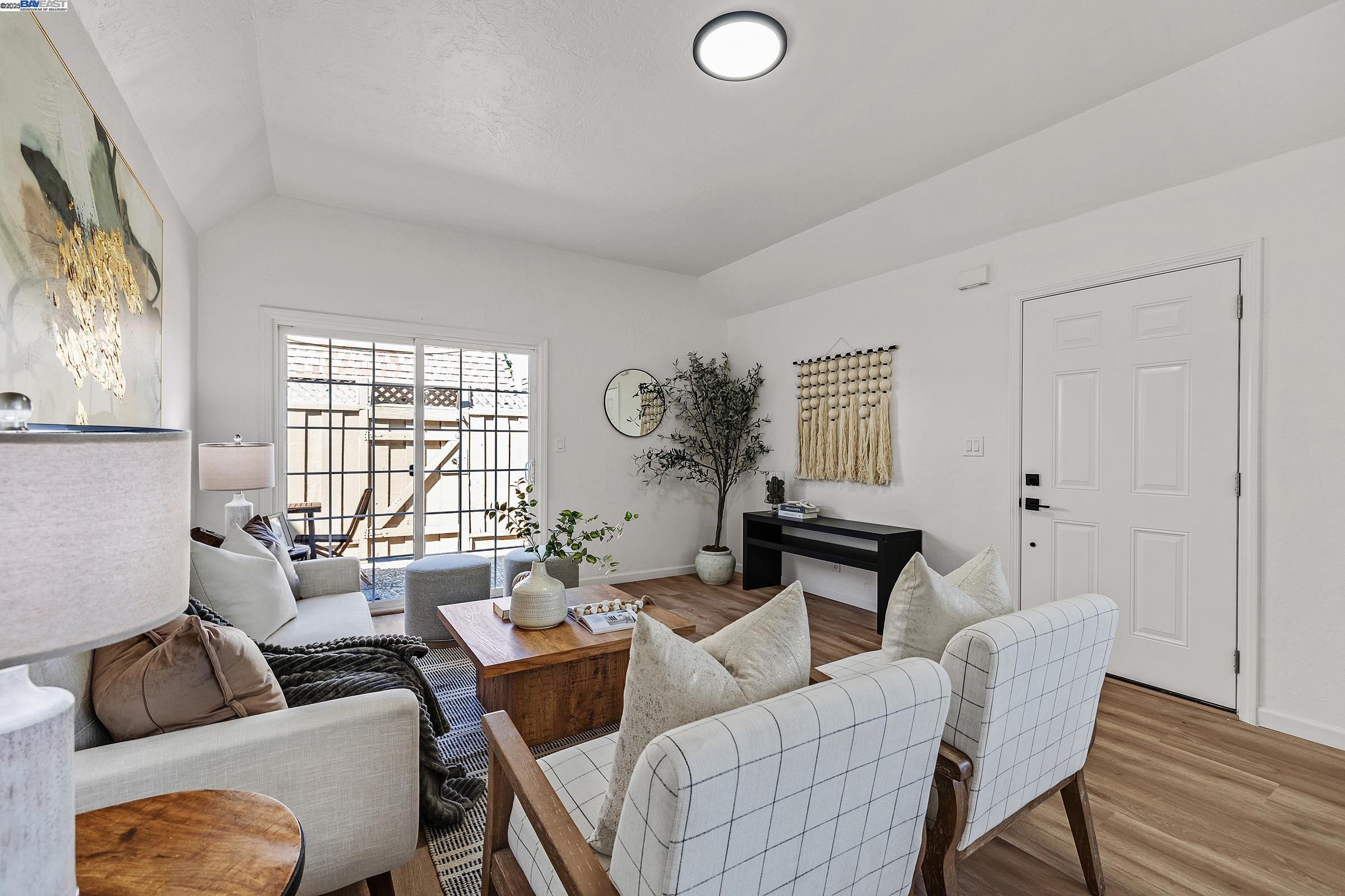 Detail Gallery Image 3 of 30 For 4071 Nicolet Ave, Fremont,  CA 94536 - 2 Beds | 1 Baths