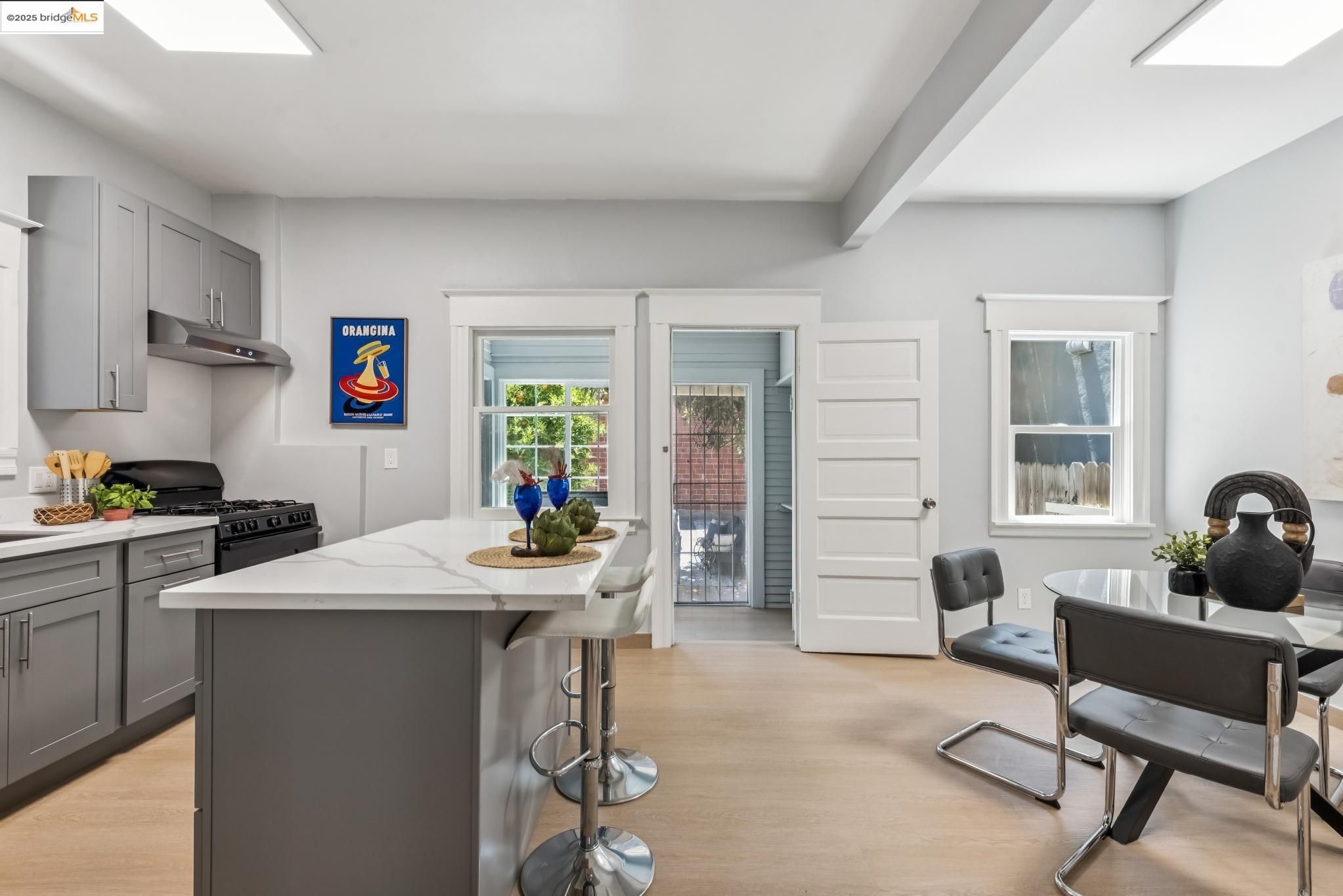 Detail Gallery Image 22 of 56 For 183 11th St, Oakland,  CA 94607 - 3 Beds | 2 Baths