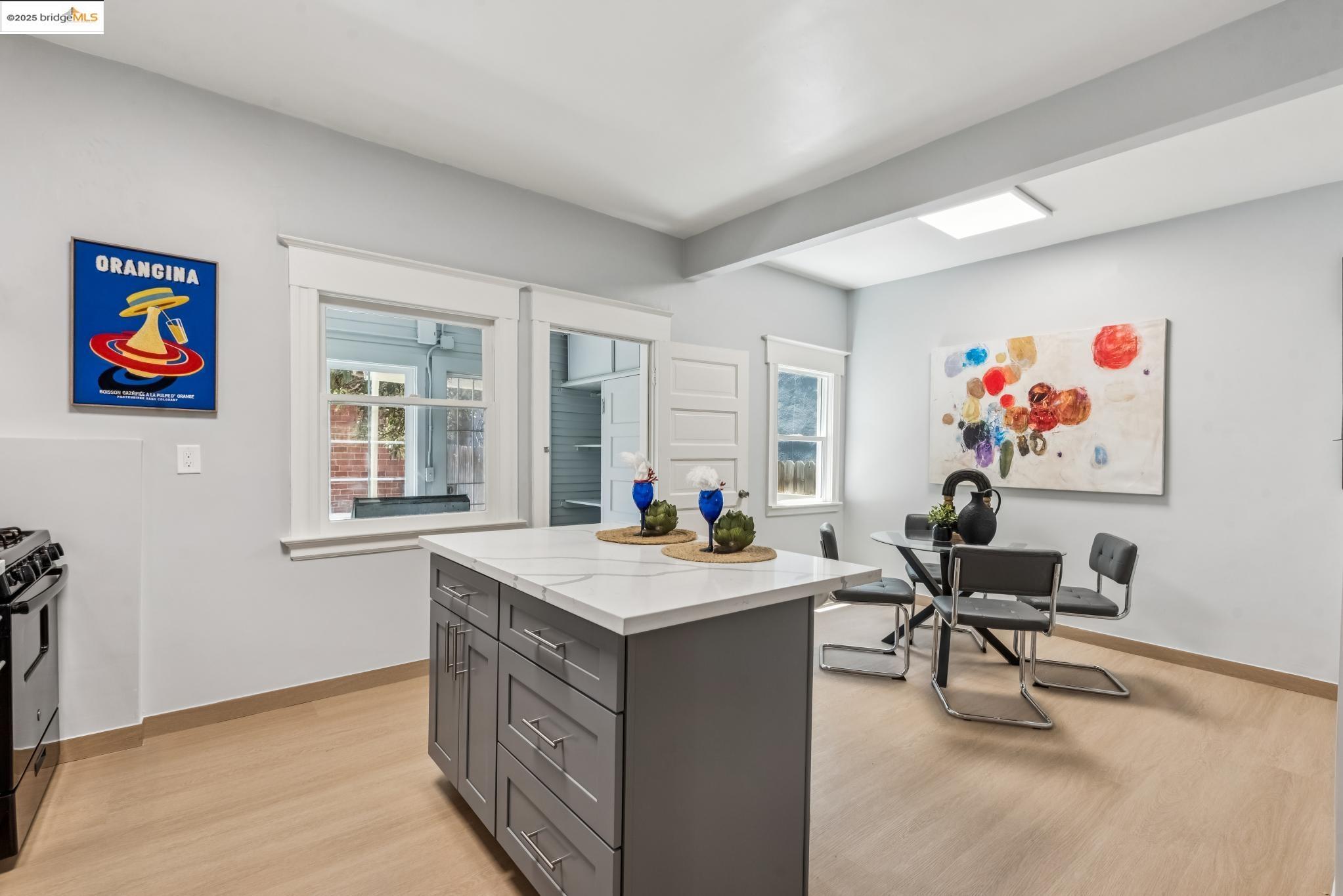 Detail Gallery Image 24 of 56 For 183 11th St, Oakland,  CA 94607 - 3 Beds | 2 Baths