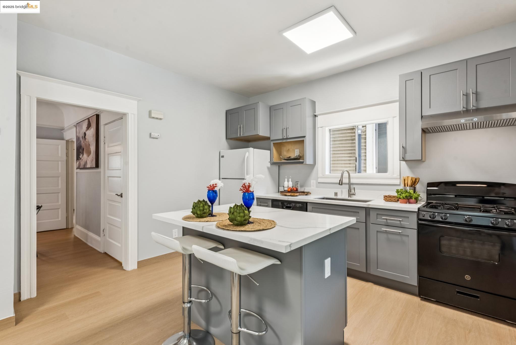 Detail Gallery Image 27 of 56 For 183 11th St, Oakland,  CA 94607 - 3 Beds | 2 Baths