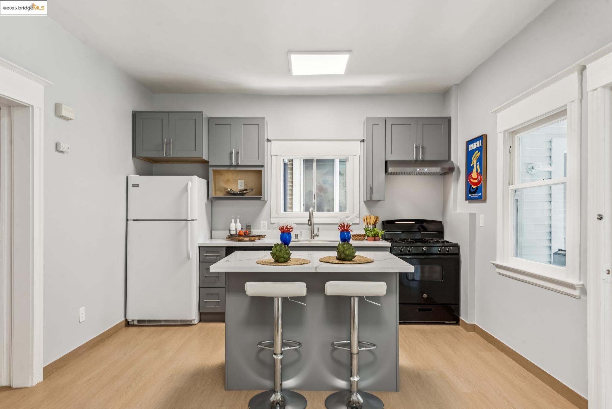 Detail Gallery Image 28 of 56 For 183 11th St, Oakland,  CA 94607 - 3 Beds | 2 Baths