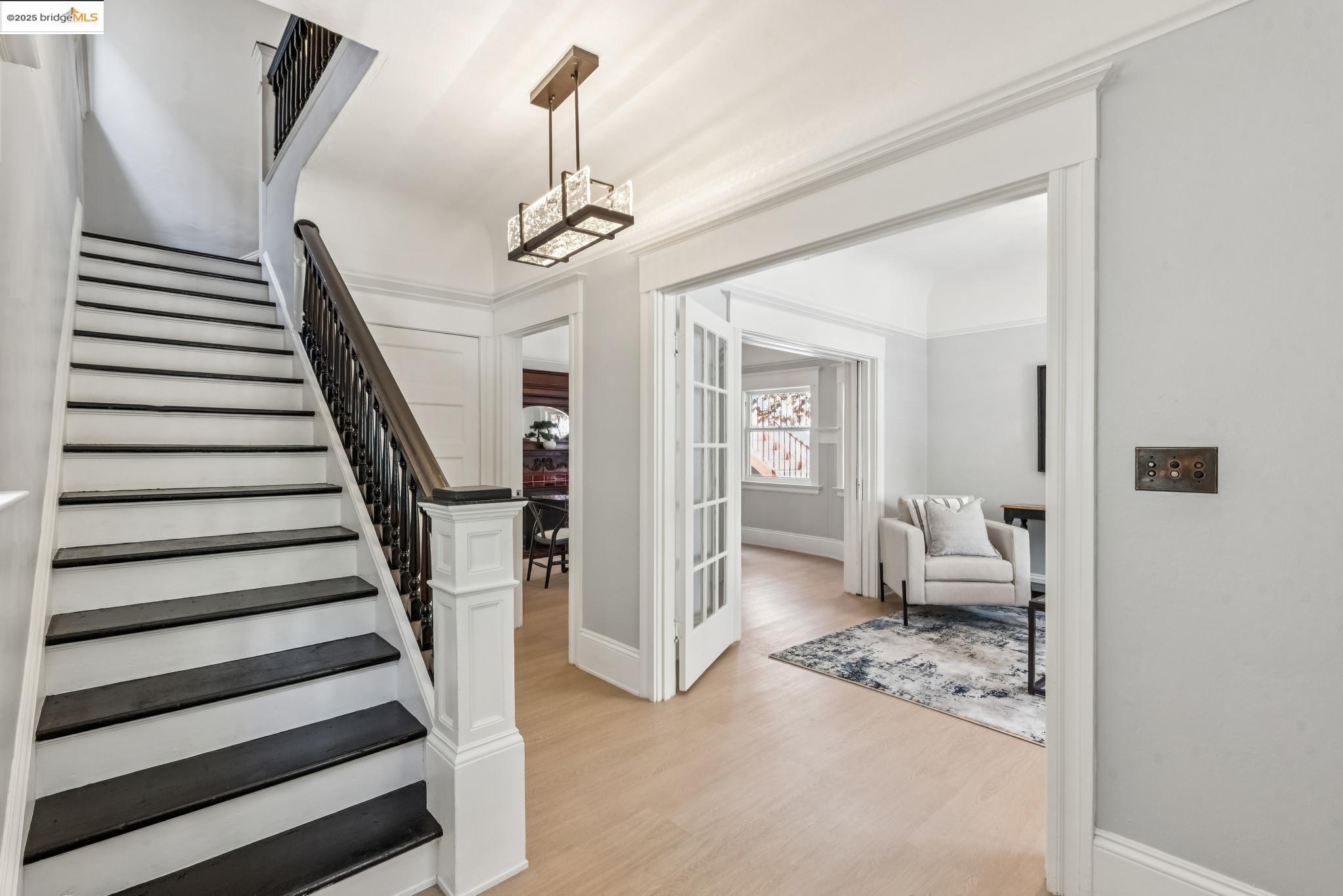 Detail Gallery Image 4 of 56 For 183 11th St, Oakland,  CA 94607 - 3 Beds | 2 Baths