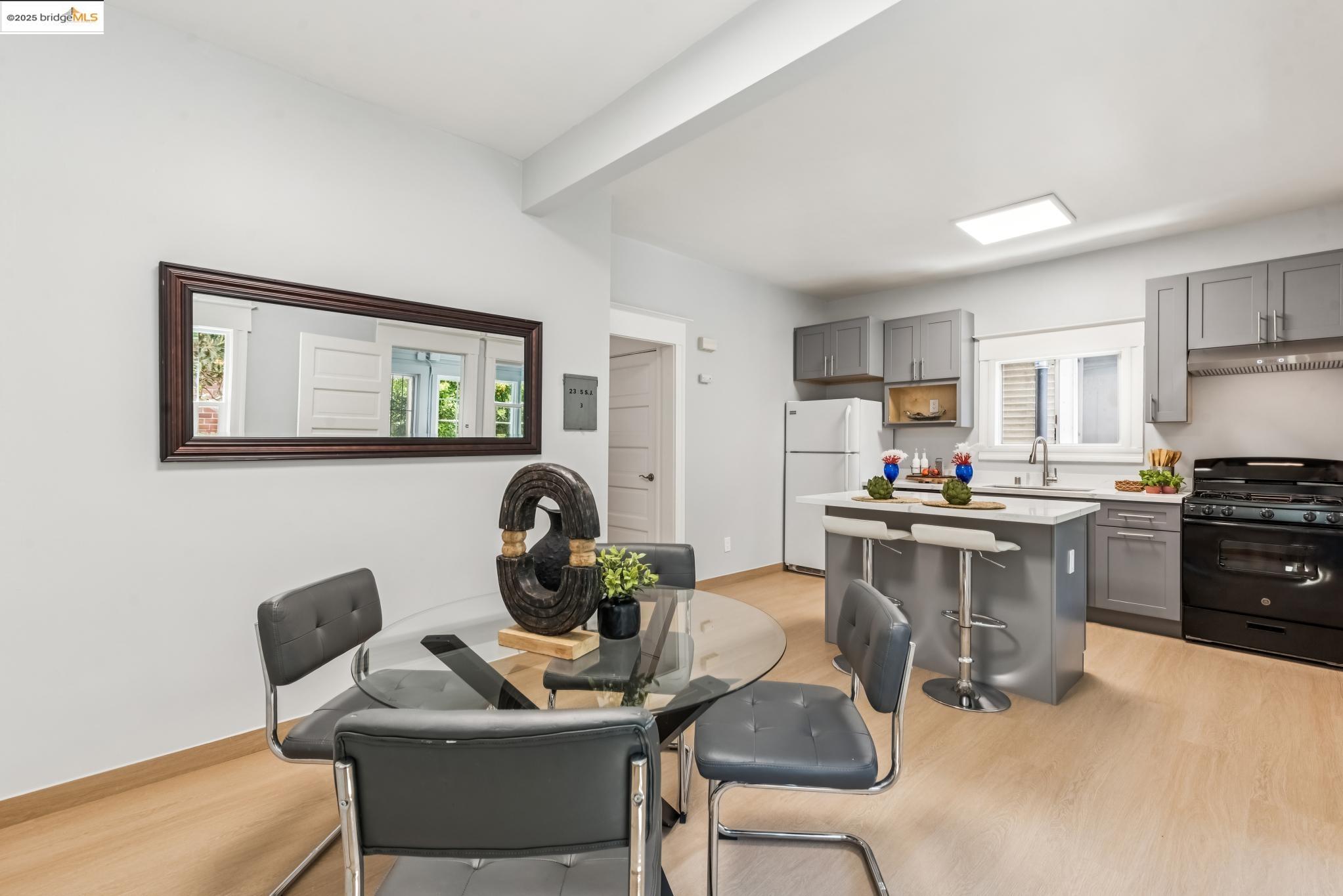 Detail Gallery Image 32 of 56 For 183 11th St, Oakland,  CA 94607 - 3 Beds | 2 Baths