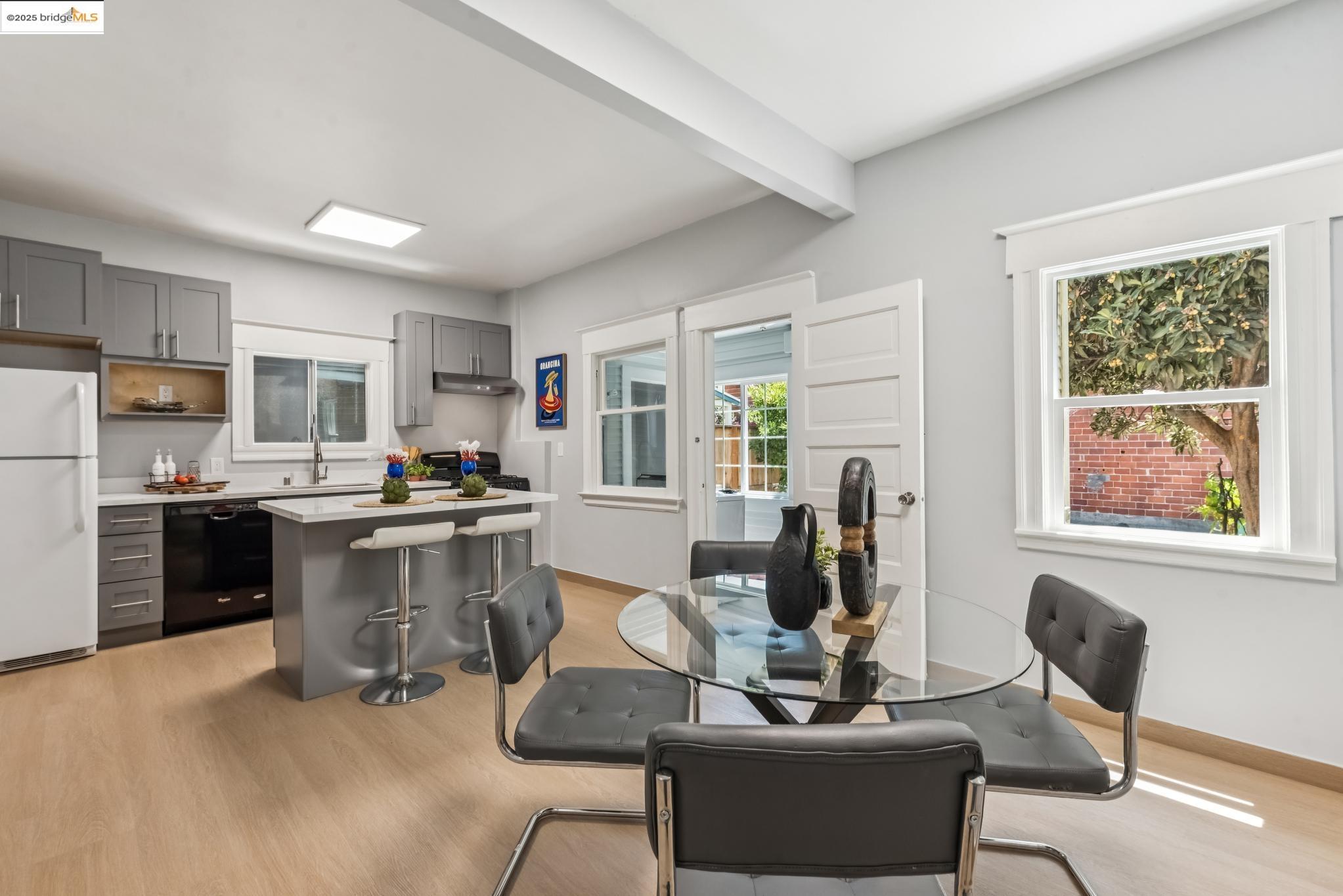Detail Gallery Image 33 of 56 For 183 11th St, Oakland,  CA 94607 - 3 Beds | 2 Baths
