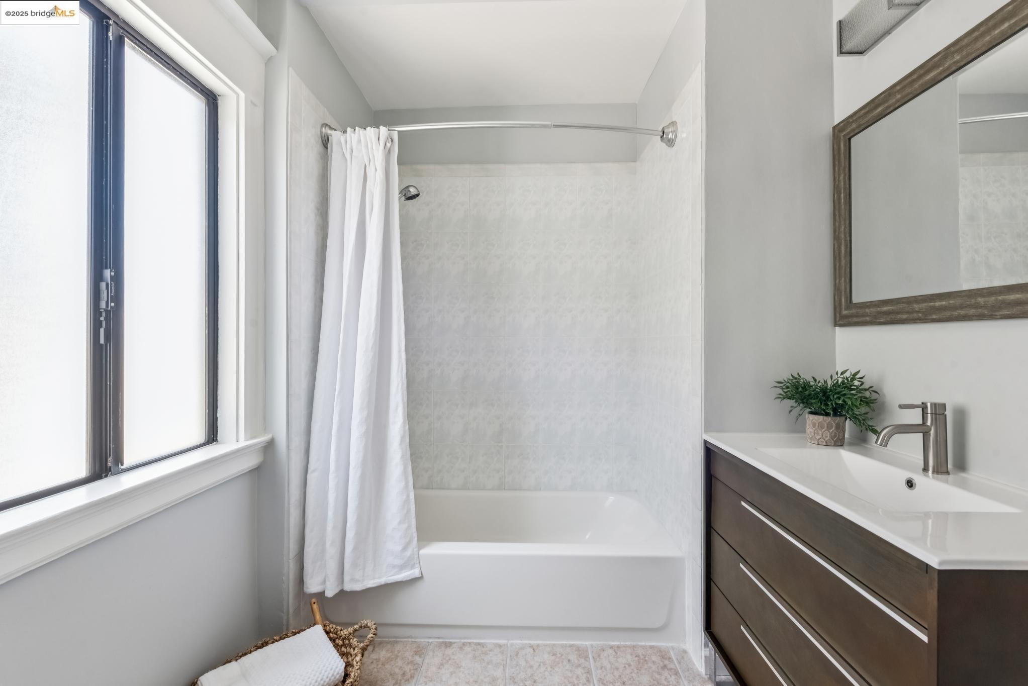 Detail Gallery Image 41 of 56 For 183 11th St, Oakland,  CA 94607 - 3 Beds | 2 Baths