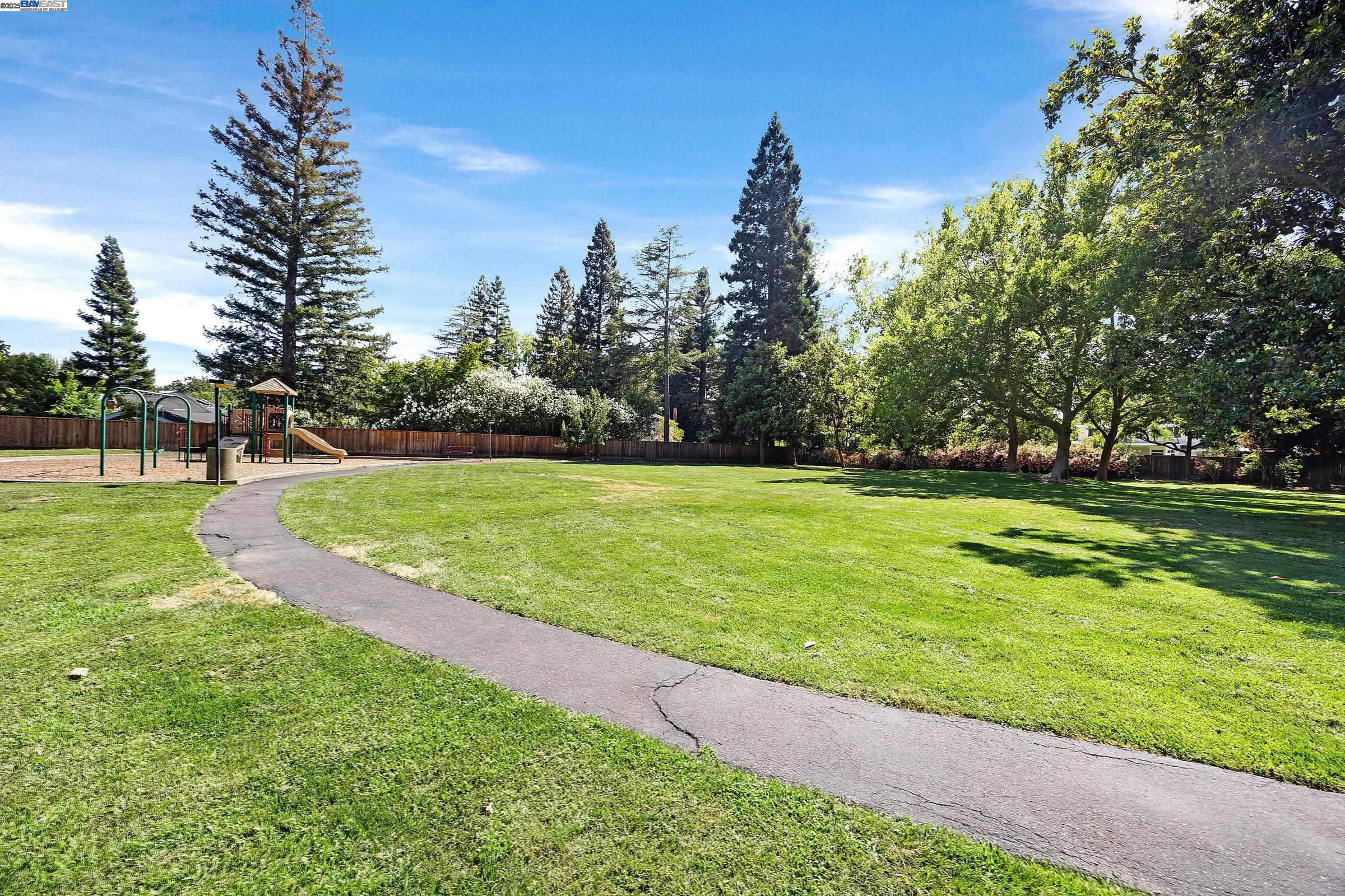 Detail Gallery Image 24 of 33 For 2830 Lavender, Walnut Creek,  CA 94596 - 5 Beds | 3 Baths