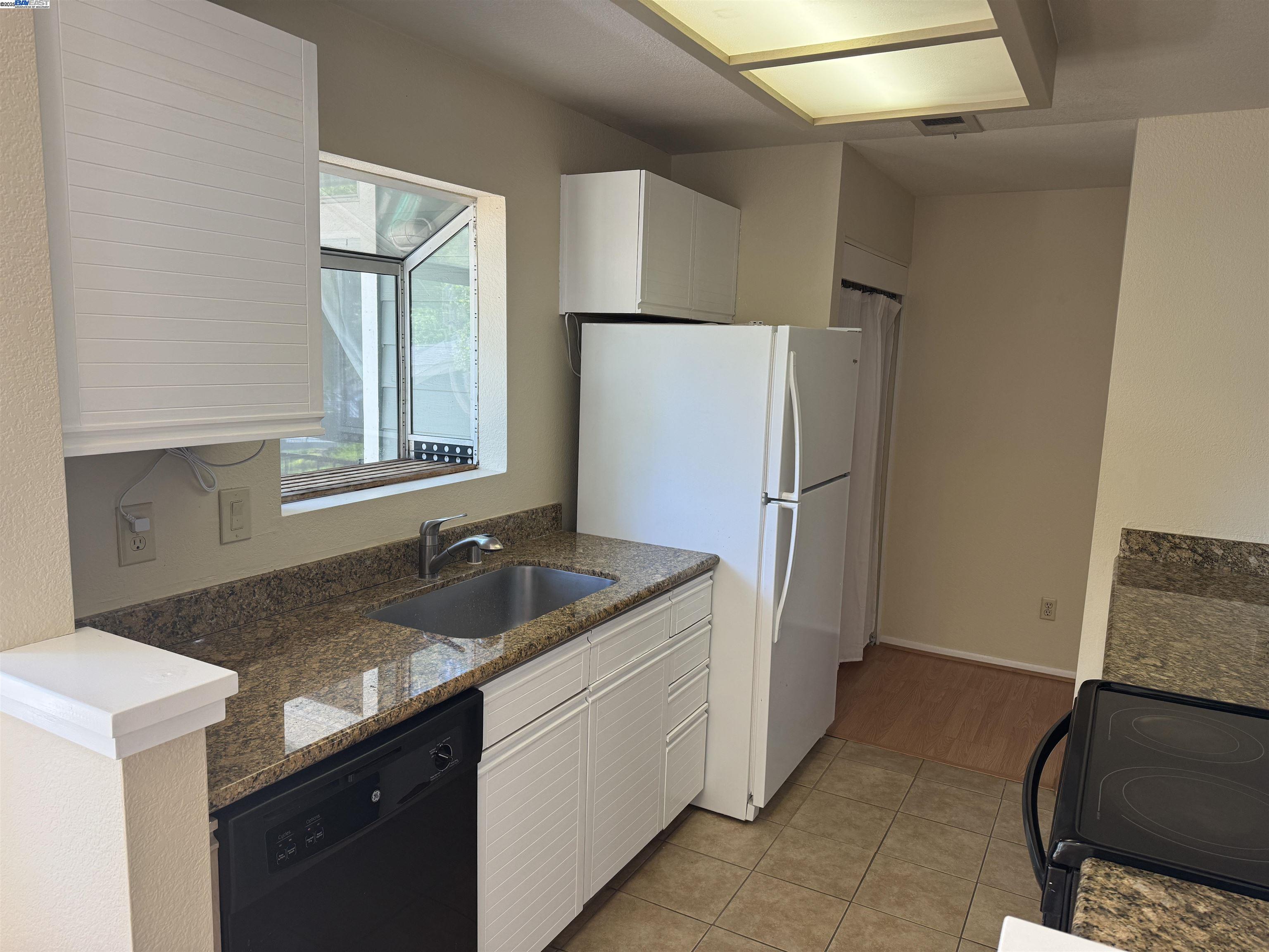 Detail Gallery Image 4 of 14 For 7815 Canyon Meadow Cir a,  Pleasanton,  CA 94588 - 2 Beds | 2 Baths