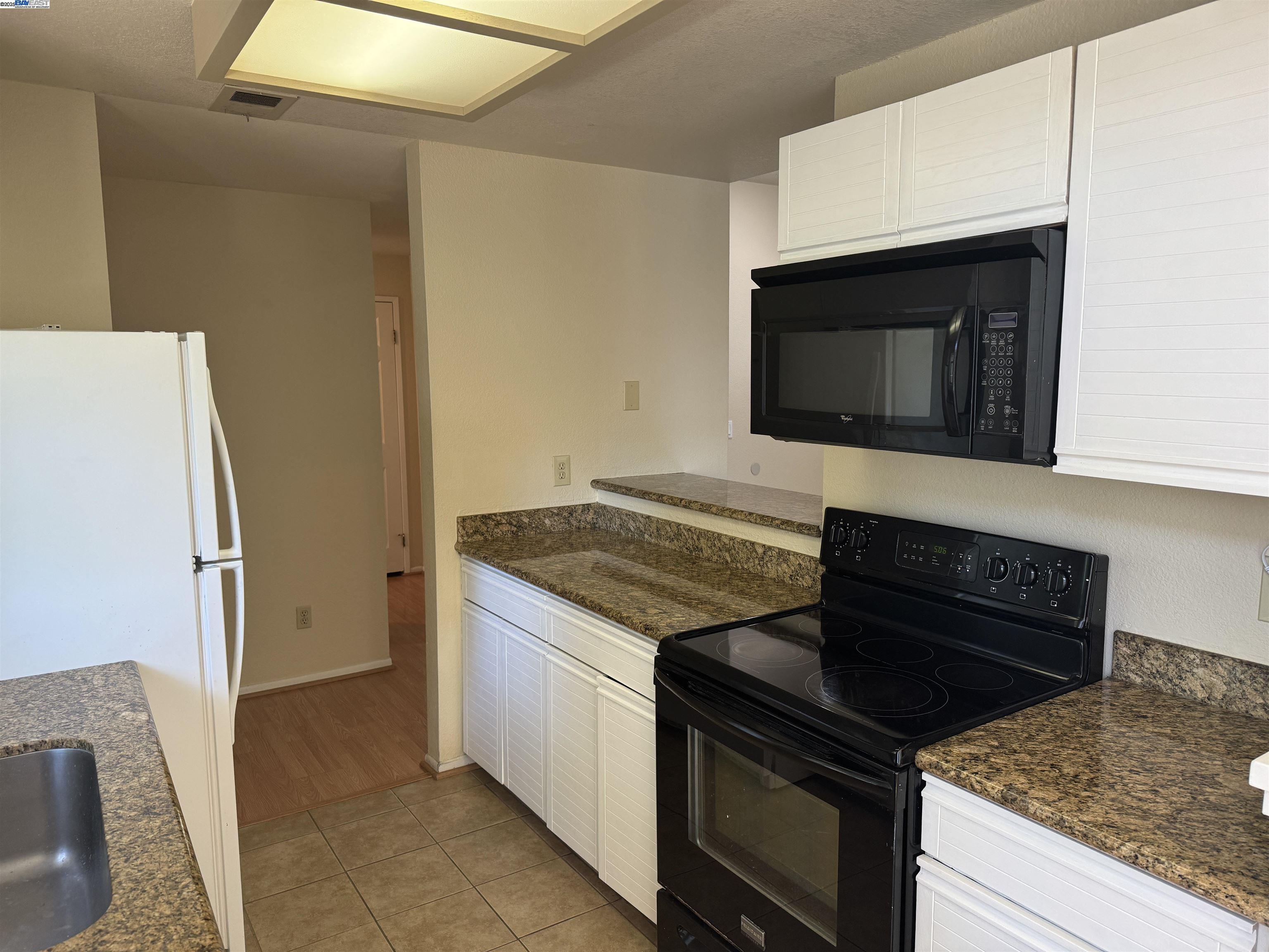 Detail Gallery Image 5 of 14 For 7815 Canyon Meadow Cir a,  Pleasanton,  CA 94588 - 2 Beds | 2 Baths