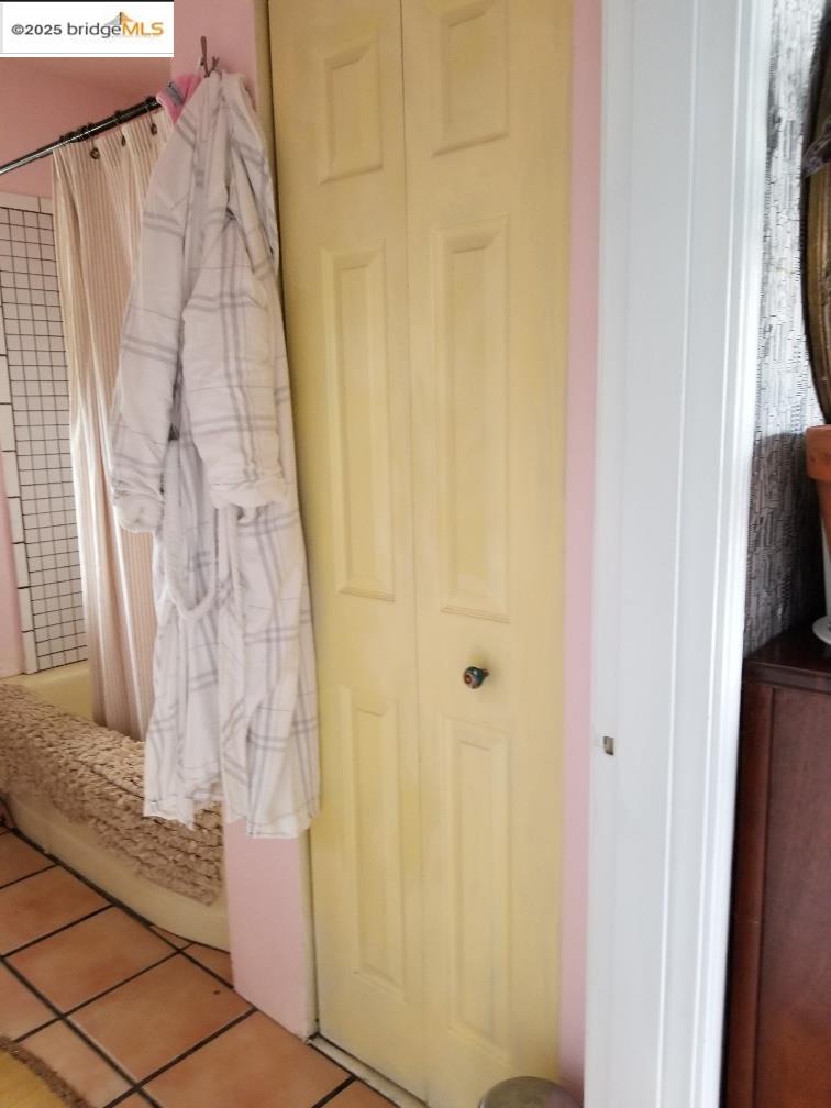 Detail Gallery Image 8 of 8 For 2752 14th Ave, Oakland,  CA 94606 - – Beds | – Baths