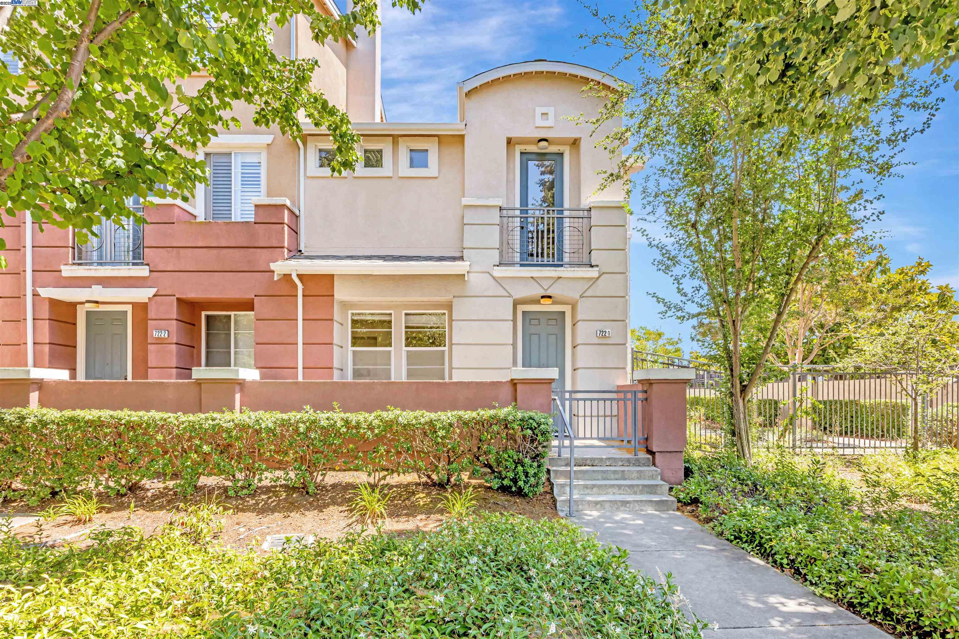 MLS: 41105002 Condo For Sale