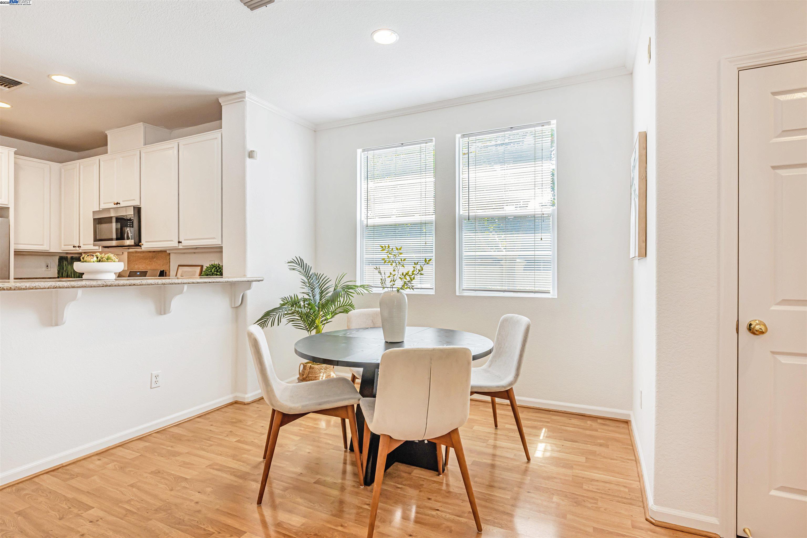 Detail Gallery Image 13 of 37 For 722 City Walk Pl #1,  Hayward,  CA 94541 - 3 Beds | 2/1 Baths