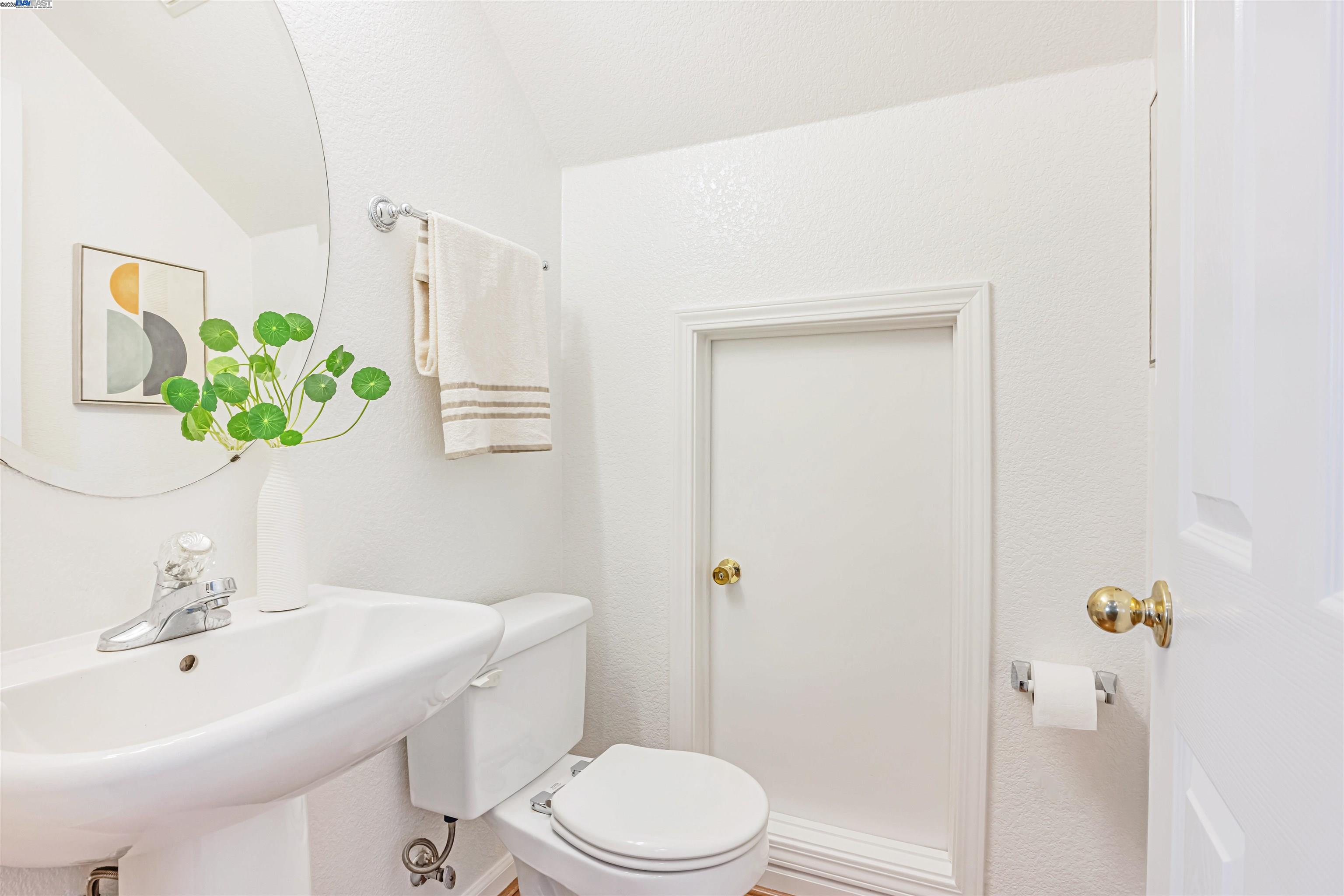 Detail Gallery Image 16 of 37 For 722 City Walk Pl #1,  Hayward,  CA 94541 - 3 Beds | 2/1 Baths