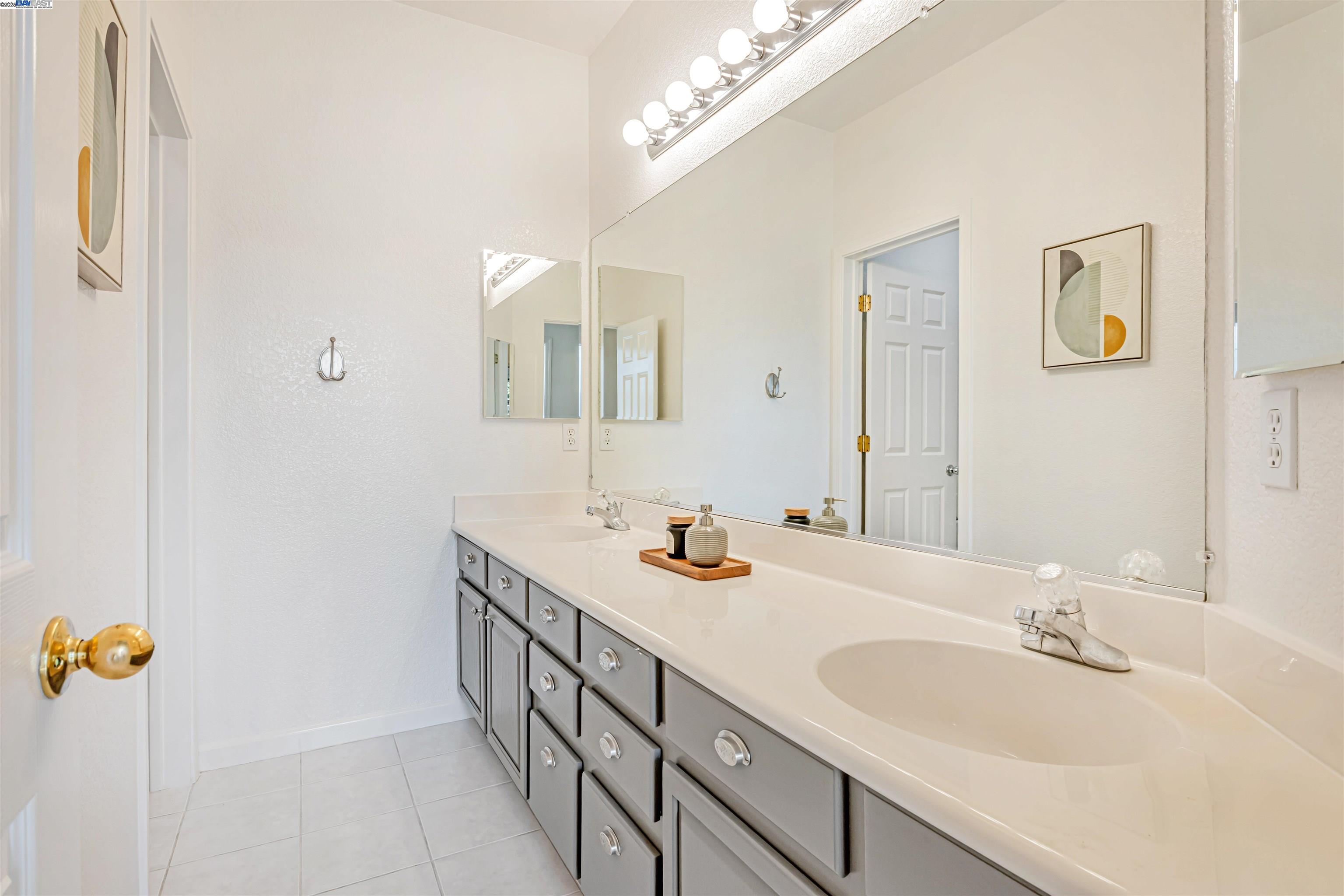 Detail Gallery Image 24 of 37 For 722 City Walk Pl #1,  Hayward,  CA 94541 - 3 Beds | 2/1 Baths
