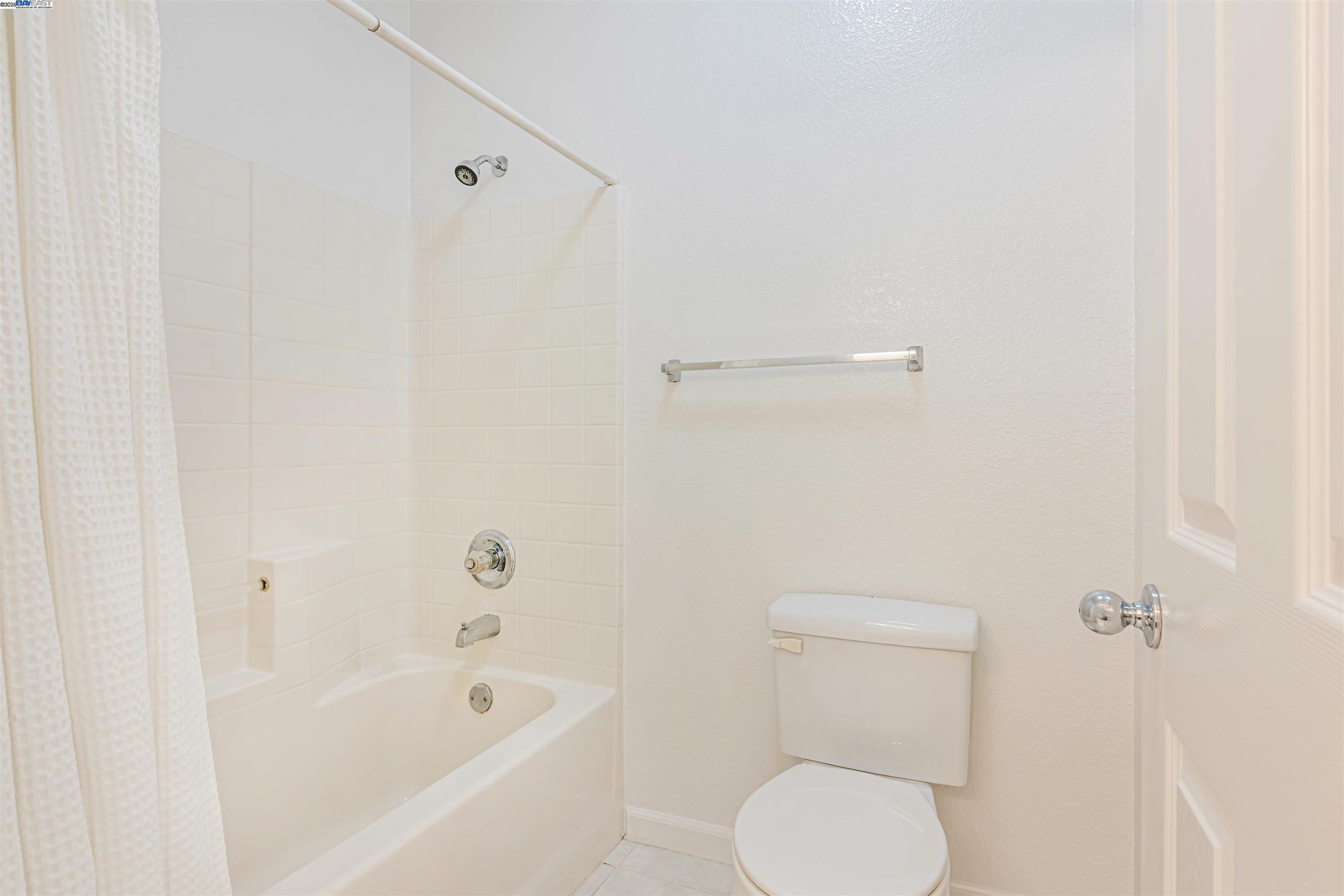 Detail Gallery Image 25 of 37 For 722 City Walk Pl #1,  Hayward,  CA 94541 - 3 Beds | 2/1 Baths