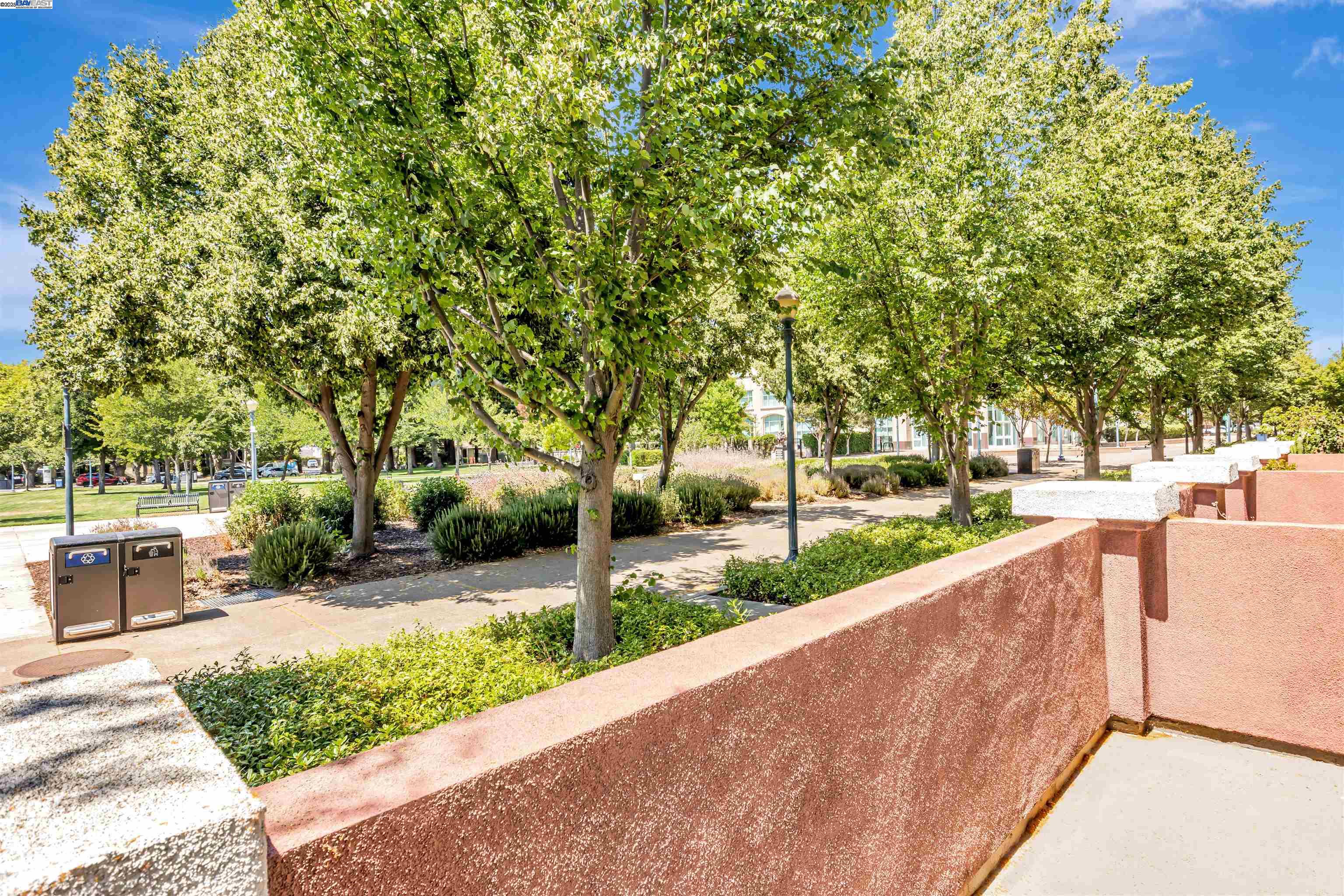 Detail Gallery Image 32 of 37 For 722 City Walk Pl #1,  Hayward,  CA 94541 - 3 Beds | 2/1 Baths