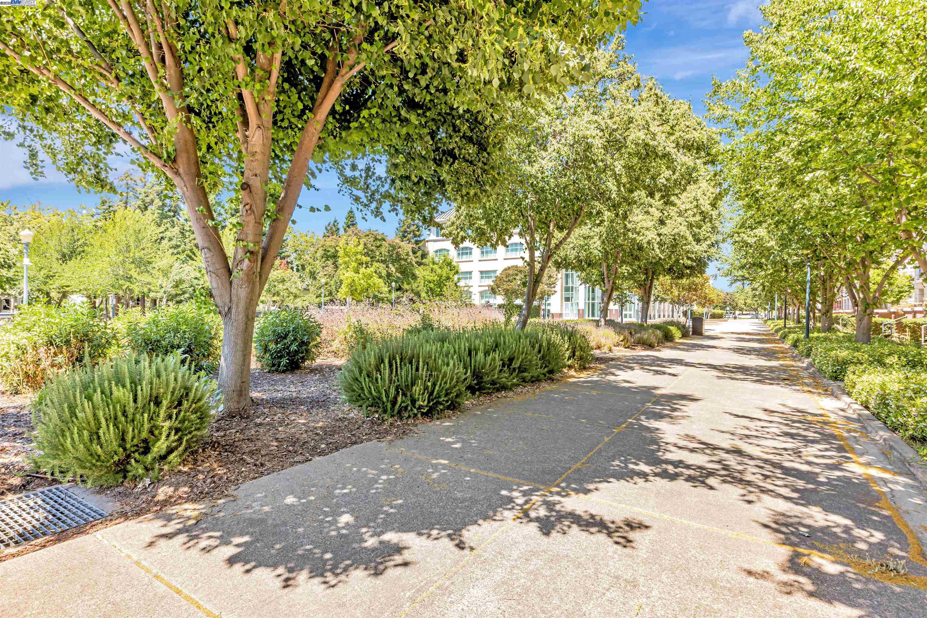 Detail Gallery Image 36 of 37 For 722 City Walk Pl #1,  Hayward,  CA 94541 - 3 Beds | 2/1 Baths