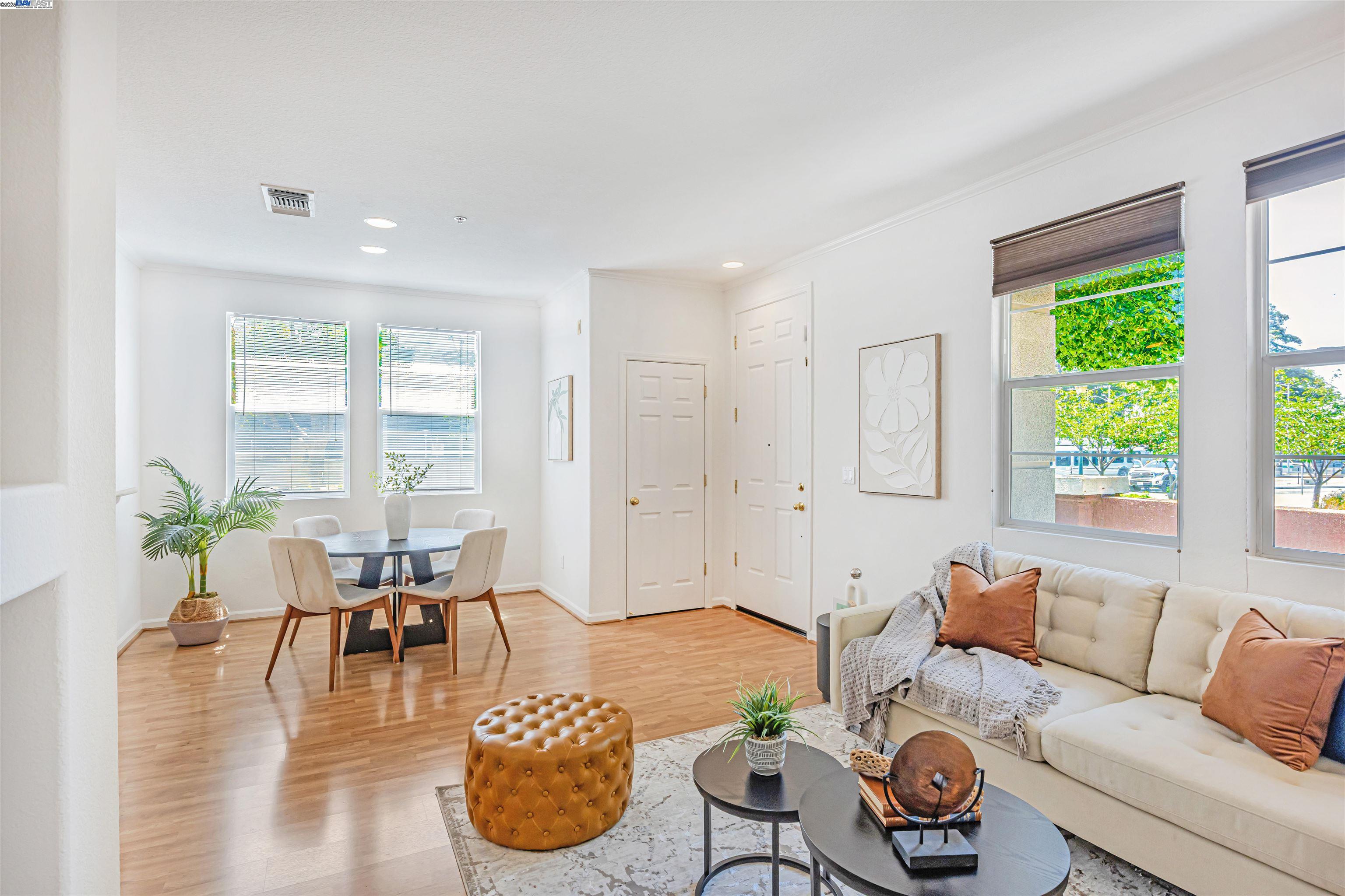 Detail Gallery Image 7 of 37 For 722 City Walk Pl #1,  Hayward,  CA 94541 - 3 Beds | 2/1 Baths
