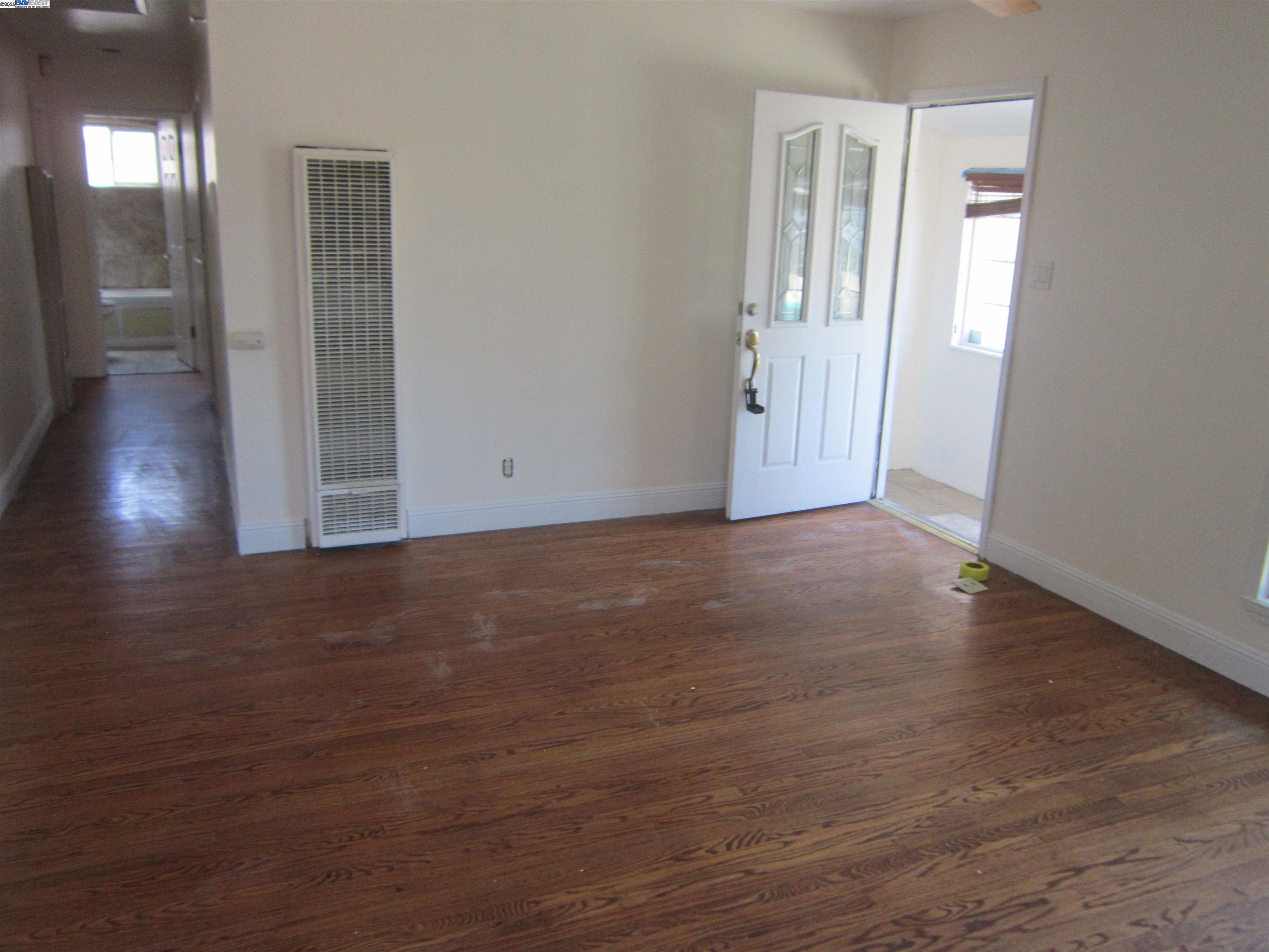 Detail Gallery Image 4 of 9 For 2275 Bennington Ln, Hayward,  CA 94545 - 3 Beds | 2/1 Baths